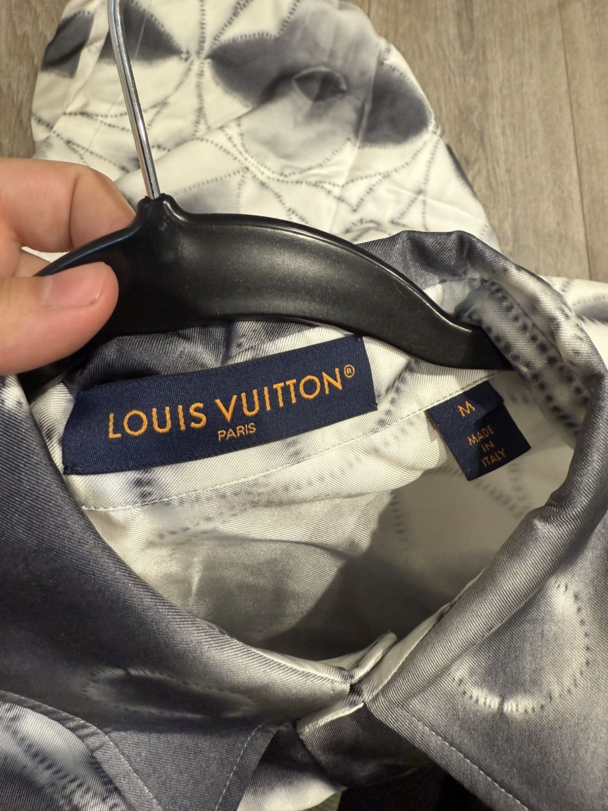 Louis Vuitton Louis Vuitton Grey Flower Monogram Oversized Silk Shirt Size US M / EU 48-50 / 2 - 5 Thumbnail