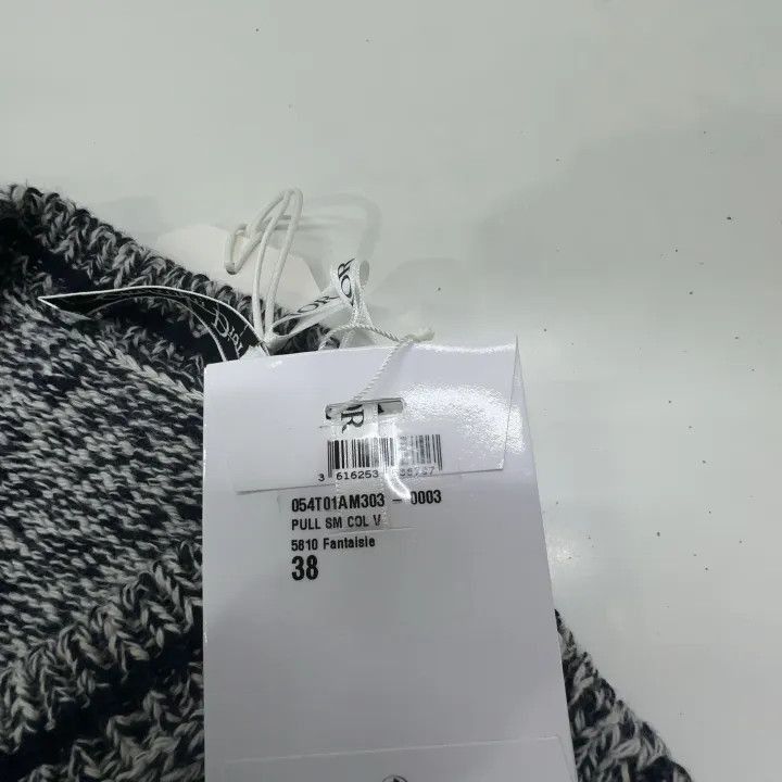 Dior Dior Sleeveless V-Neck Knit Top for Women 0079-2507 Size S / US 4 / IT 40 - 5 Thumbnail