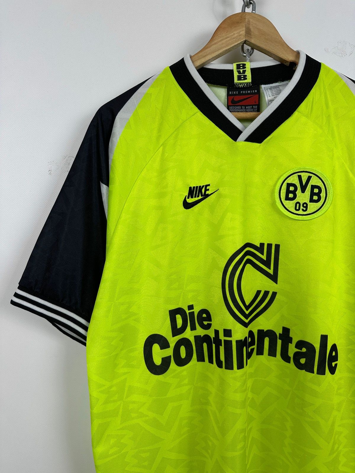 Nike 1995/96 Nike Borussia Dortmund Deutschmeister Soccer Jersey Size US L / EU 52-54 / 3 - 4 Thumbnail