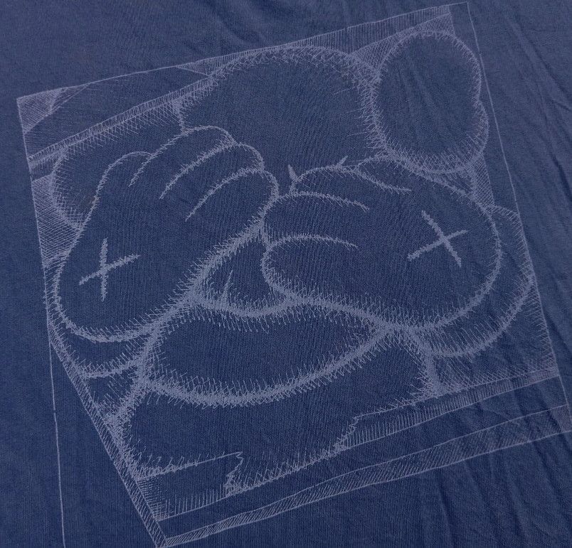 Kaws × Uniqlo Tshirt Kaws 💀 by Uniqlo 🎌 Size US L / EU 52-54 / 3 - 1 Thumbnail
