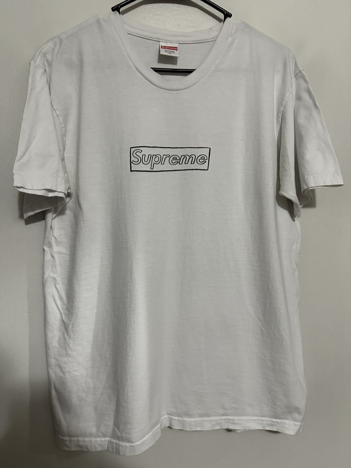 Kaws × Supreme Supreme KAWS Chalk Logo Tee Size US M / EU 48-50 / 2 - 1 Thumbnail