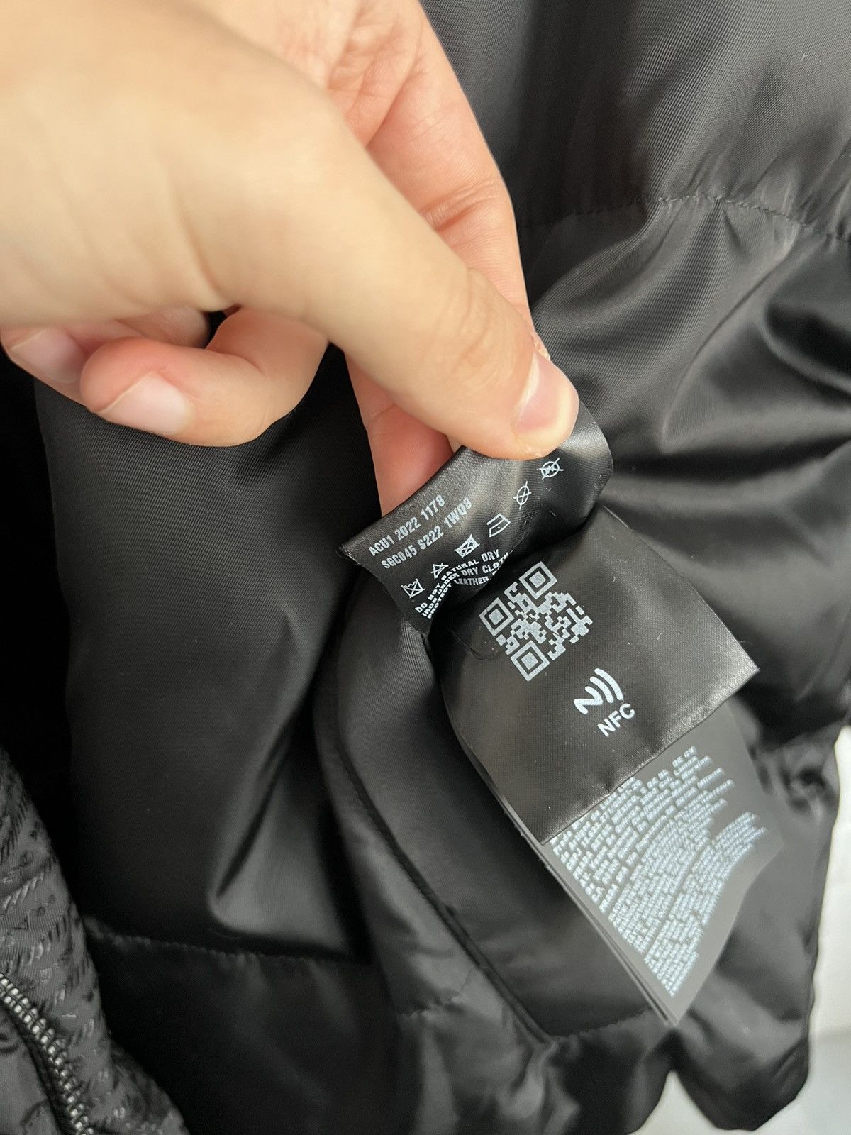 Prada 23AW re-nylon reversible down Prada jacket Size US M / EU 48-50 / 2 - 8 Thumbnail