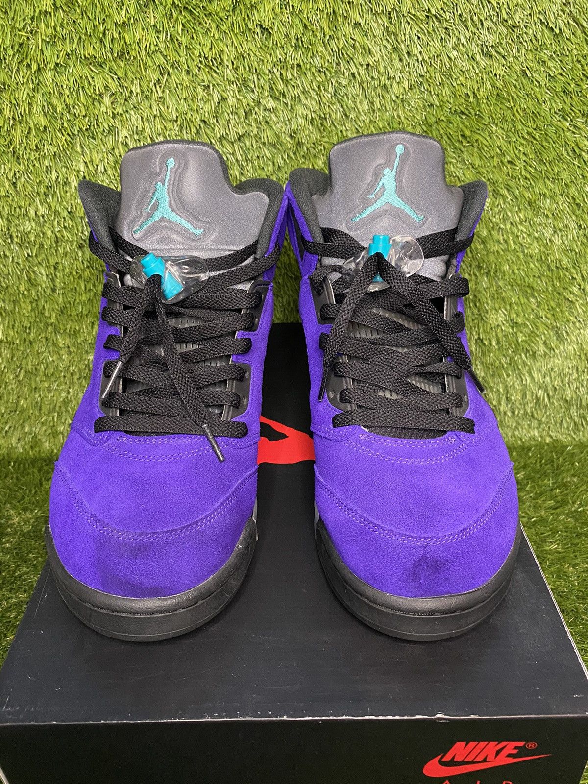Jordan Brand Jordan 5 Alternate Grape Size US 10 / EU 43 - 3 Thumbnail