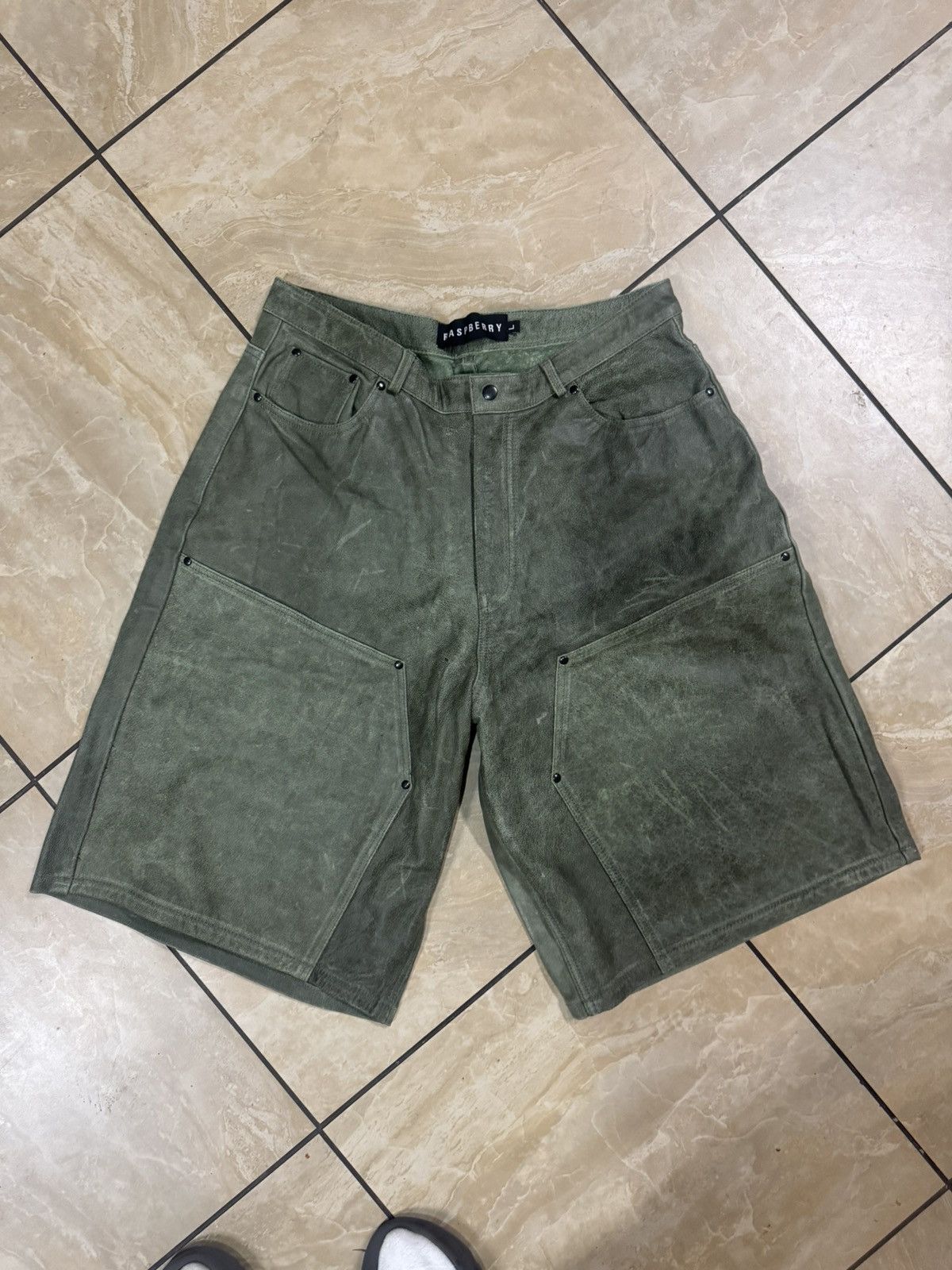 The GV Gallery GV GALLERY LEATHER GREEN SHORTS Size US 34 / EU 50 - 1 Thumbnail