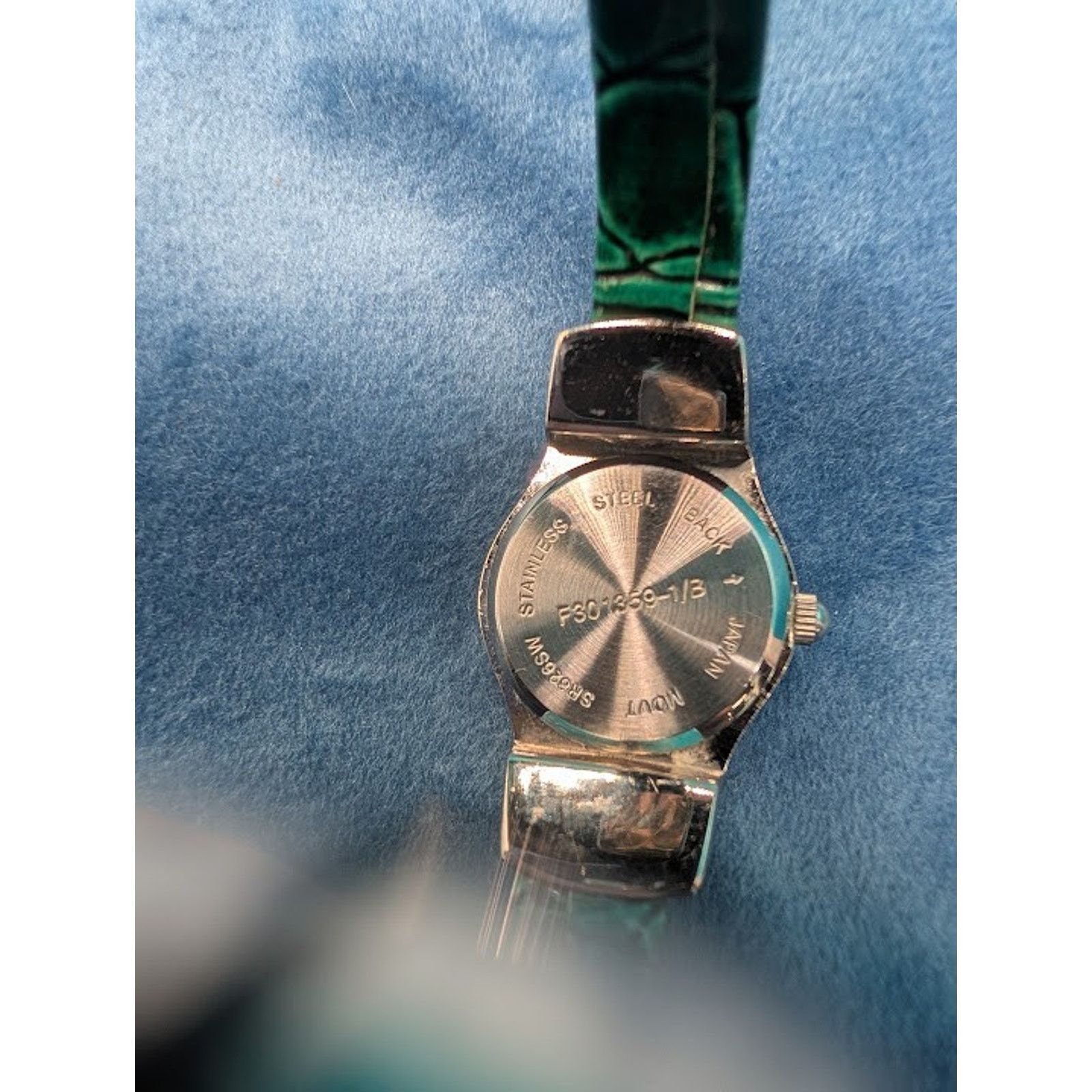 & Other Stories Ladies Watch Green Vinyl Bangel Quartz Japanese-Keeps Time Size ONE SIZE - 3 Thumbnail