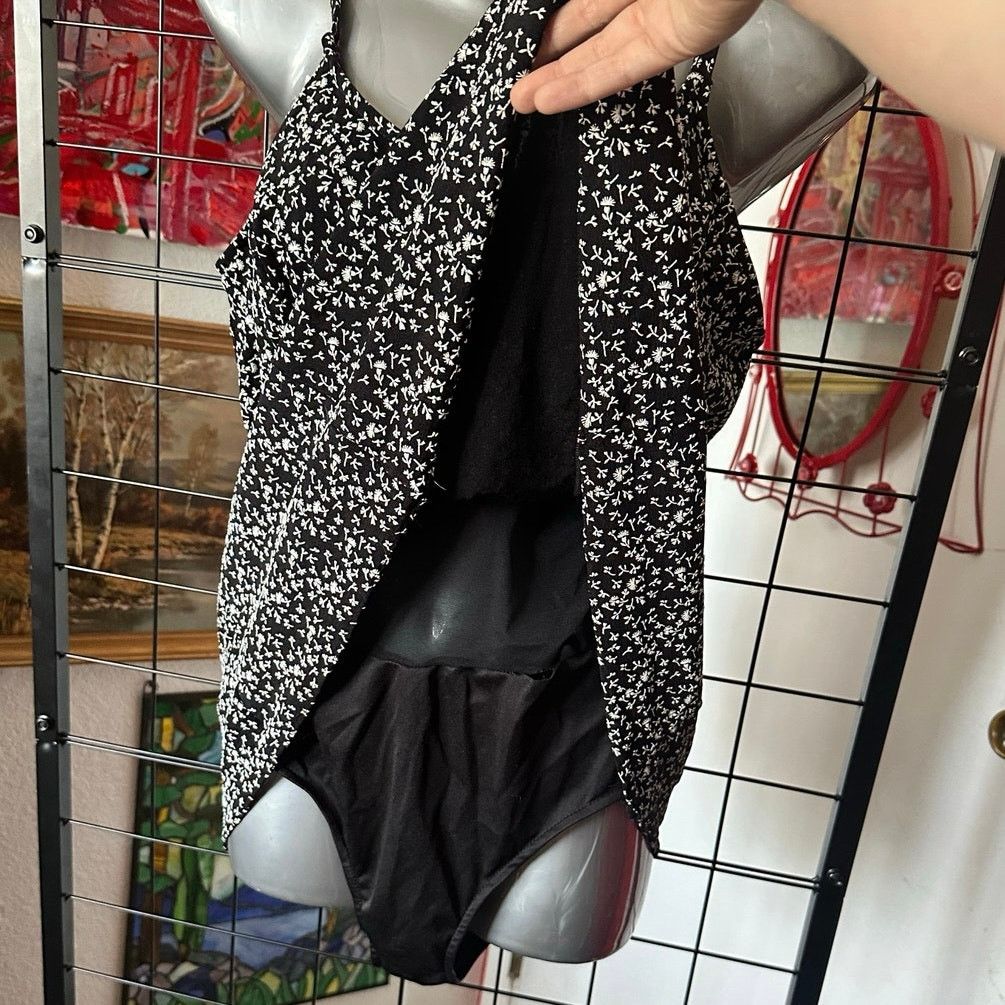 Basic Editions basic editions white black floral one piece swimsuit Size ONE SIZE - 3 Thumbnail