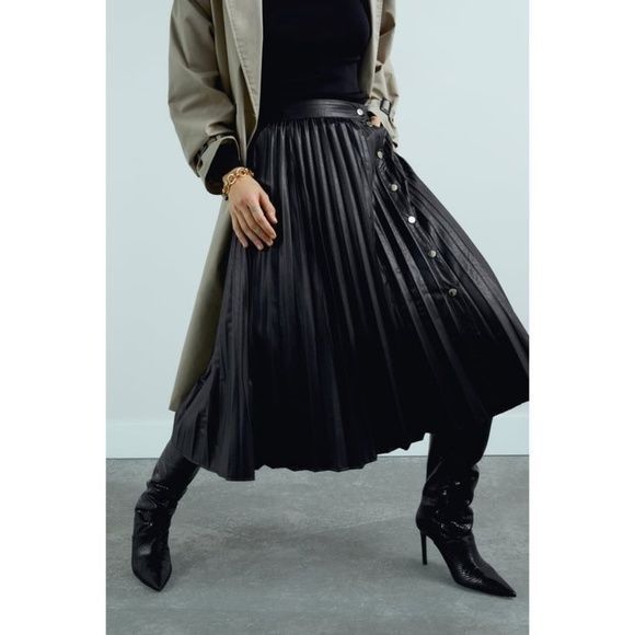 Zara Zara Black Faux Leather Pleated High Waist Skirt Size 27" / US 4 / IT 40 - 3 Thumbnail
