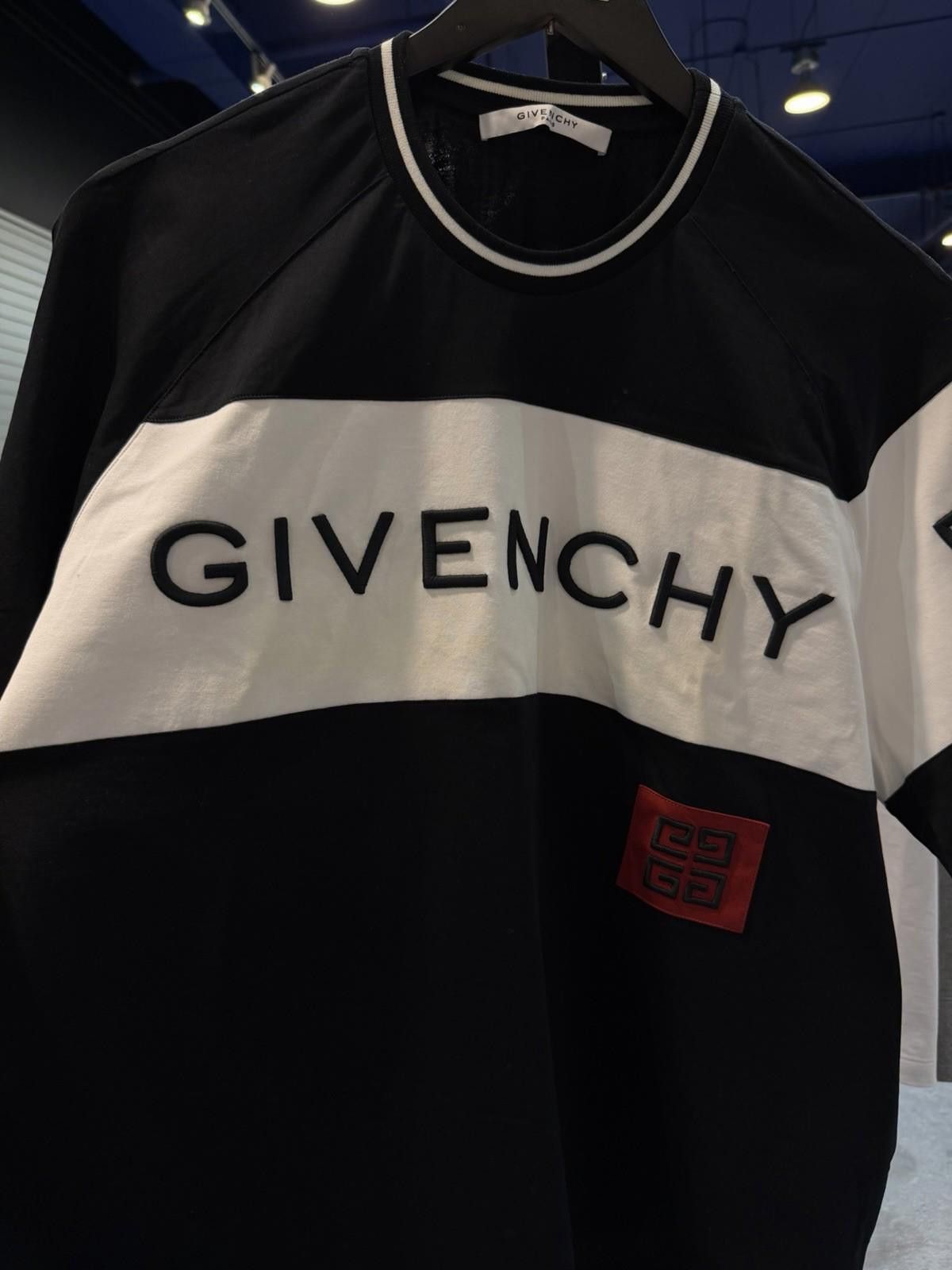 Givenchy Mens T-Shirt Givenchy Paris Black White Authentic $850 Large Size US L / EU 52-54 / 3 - 5 Thumbnail