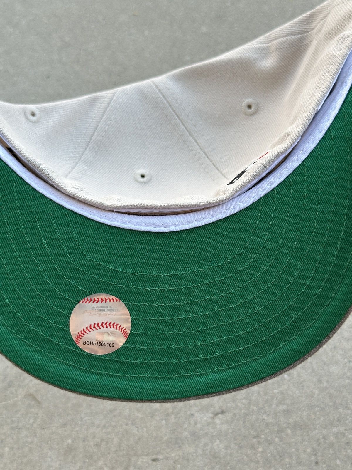 MLB × MyFitteds × New Era New York Yankees Nintendo NES Two Tone Fitted Hat 7 1/4 NY Size ONE SIZE - 3 Thumbnail