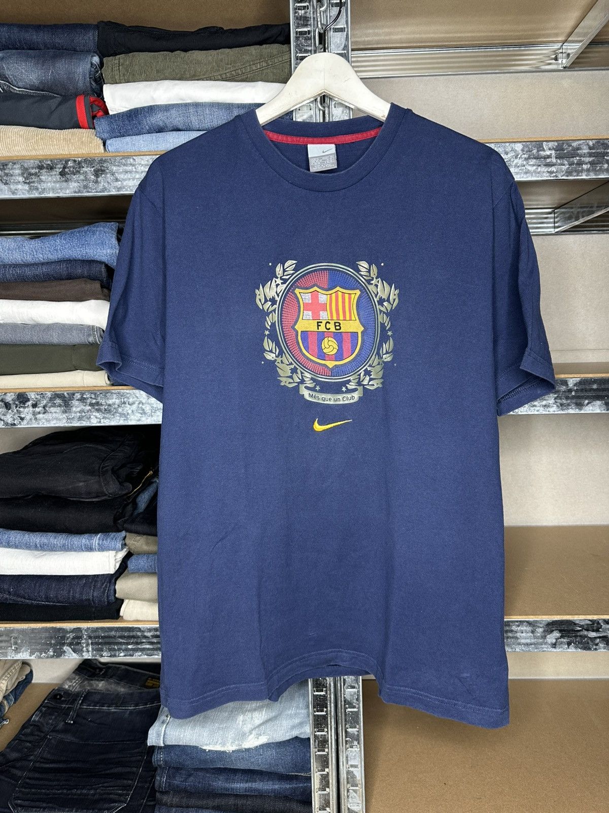 Nike Nike FC Barcelona FCB Crest T-Shirt XL Vintage Fan Tee 00s Size US XL / EU 56 / 4 - 1 Thumbnail