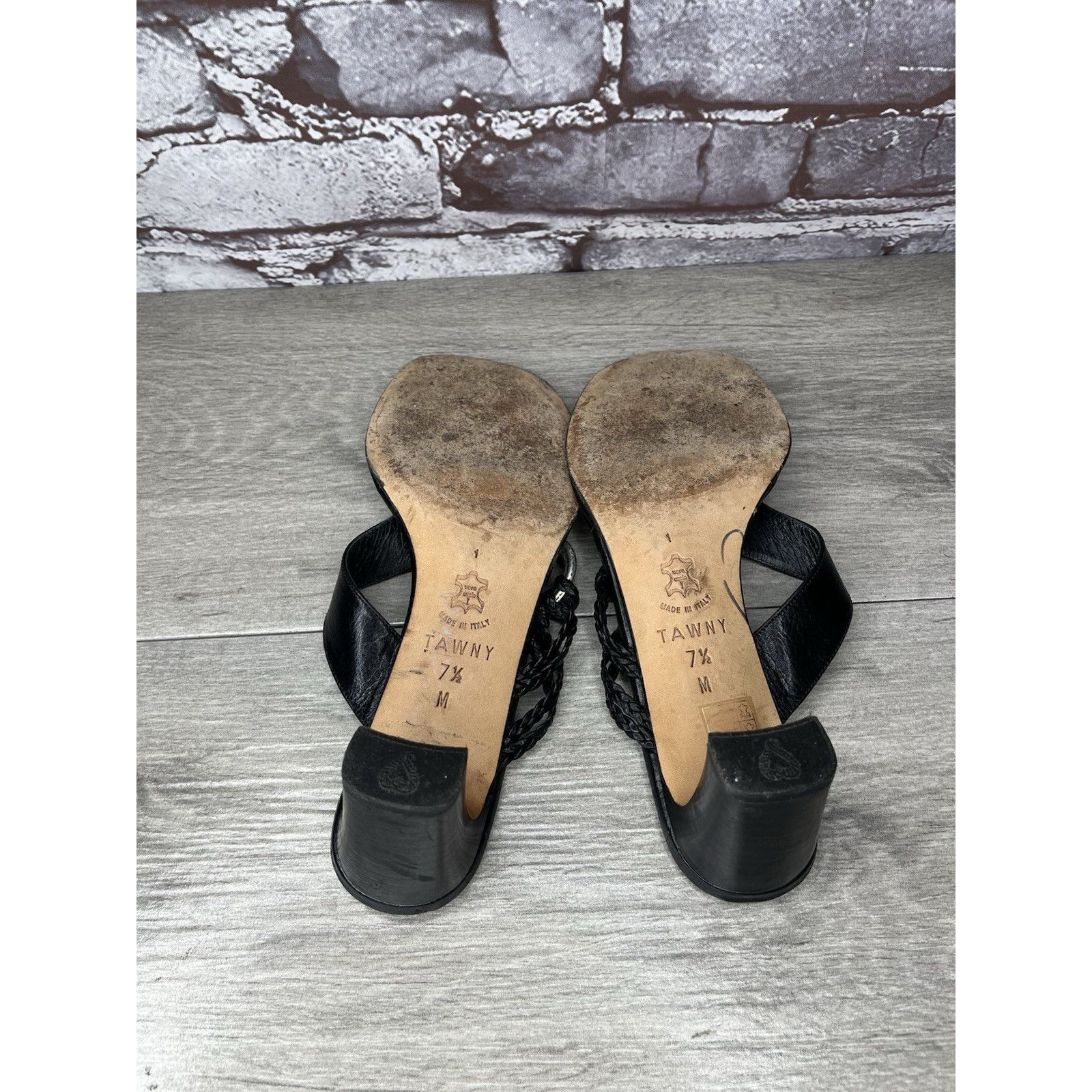 Brighton Brighton Tawny Black Leather Heel Buckle Thong Italy Sandals Size US 7.5 / IT 37.5 - 18 Thumbnail