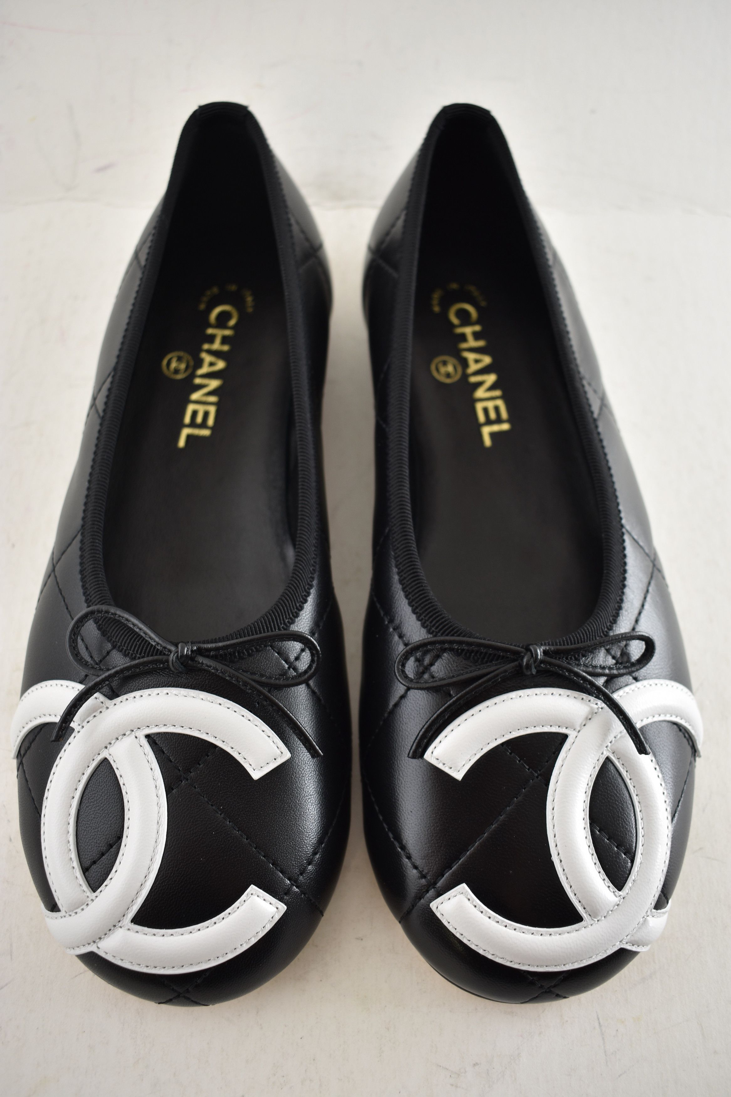 Chanel 26M Coco Beach Cambon White CC XL Ballet Ballerina Flat 37 Size US 7 / IT 37 - 7 Thumbnail