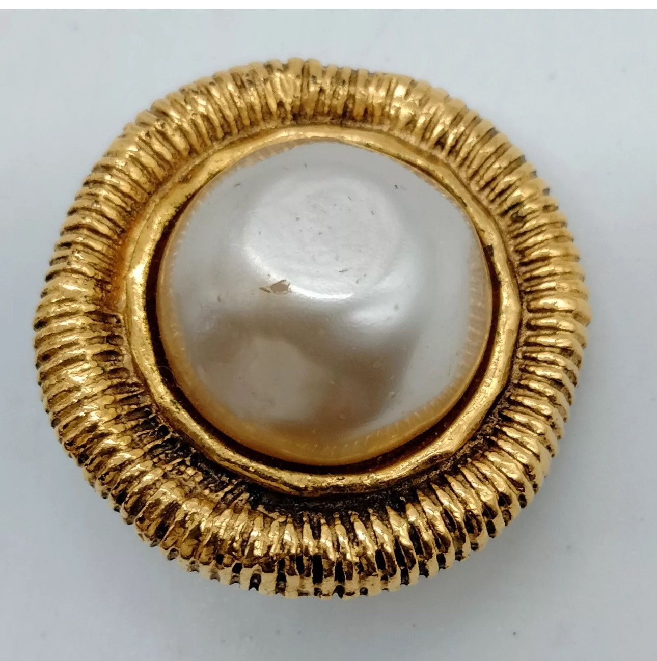 Chanel Chanel Earring Gold Whites Luxury Brand in Mint Condition Size ONE SIZE - 4 Thumbnail