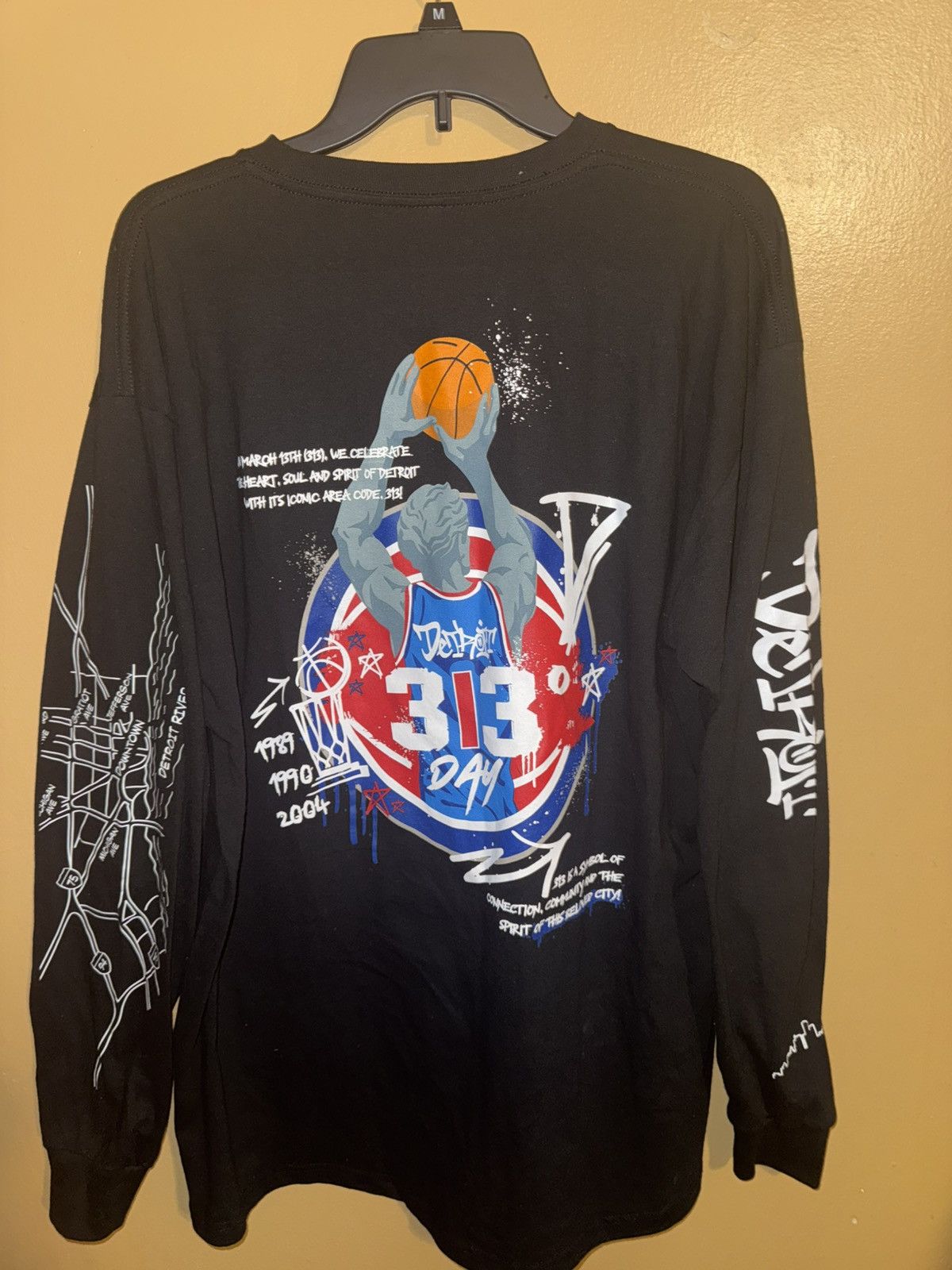 NBA 313 Day Detroit BBall Graphic Long Sleeve Tee Black men XL Size US XL / EU 56 / 4 - 1 Thumbnail