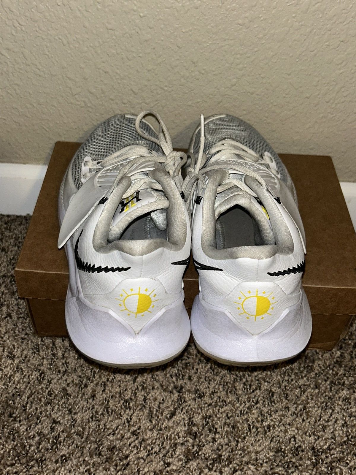 Nike Nike Kyrie Low 3 Eclipse Size US 10.5 / EU 43-44 - 3 Thumbnail