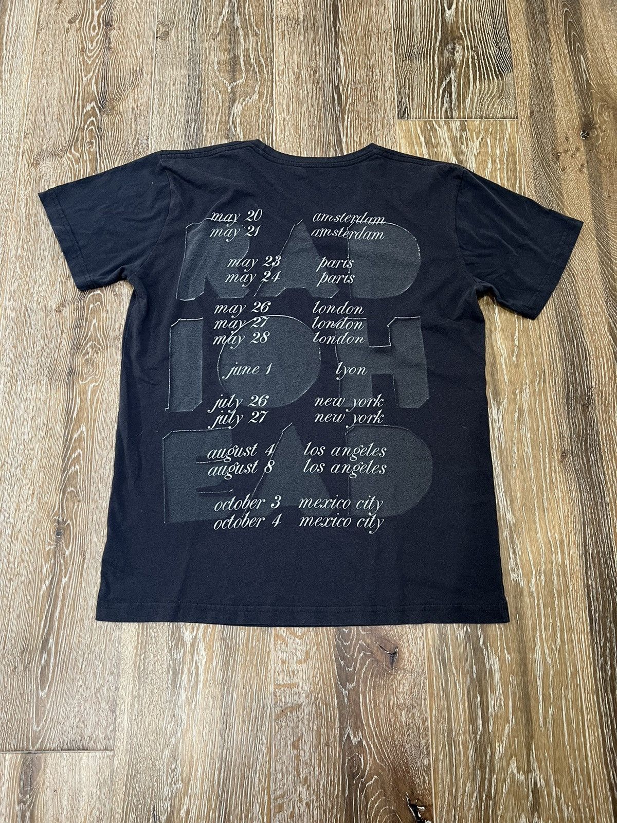 Band Tees Radiohead different types of love tee Size US M / EU 48-50 / 2 - 2 Thumbnail