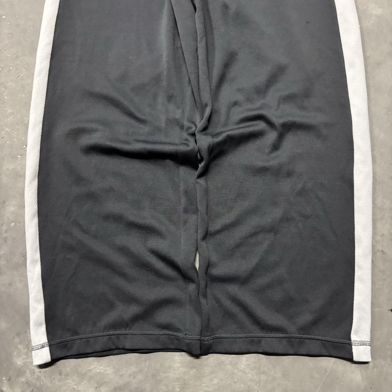 Japanese Brand × Vintage Crazy Vintage Y2K/2000s Grey Striped Skater Essential Sweatpants! Size US 32 / EU 48 - 4 Thumbnail