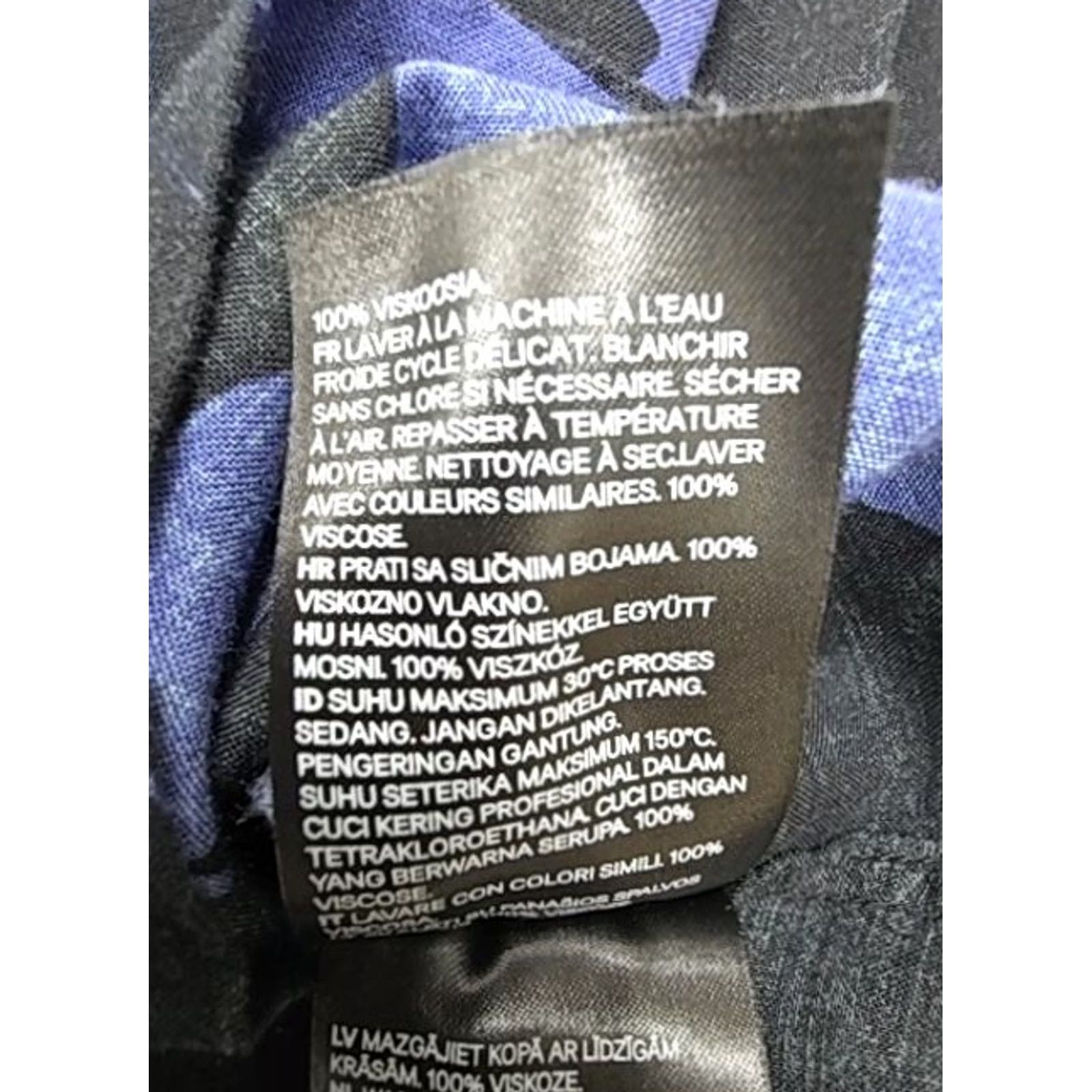 H&M H&M Men Black Blue Short Sleeve Button-Up Shirt Size M Regular Fit Size US M / EU 48-50 / 2 - 7 Thumbnail