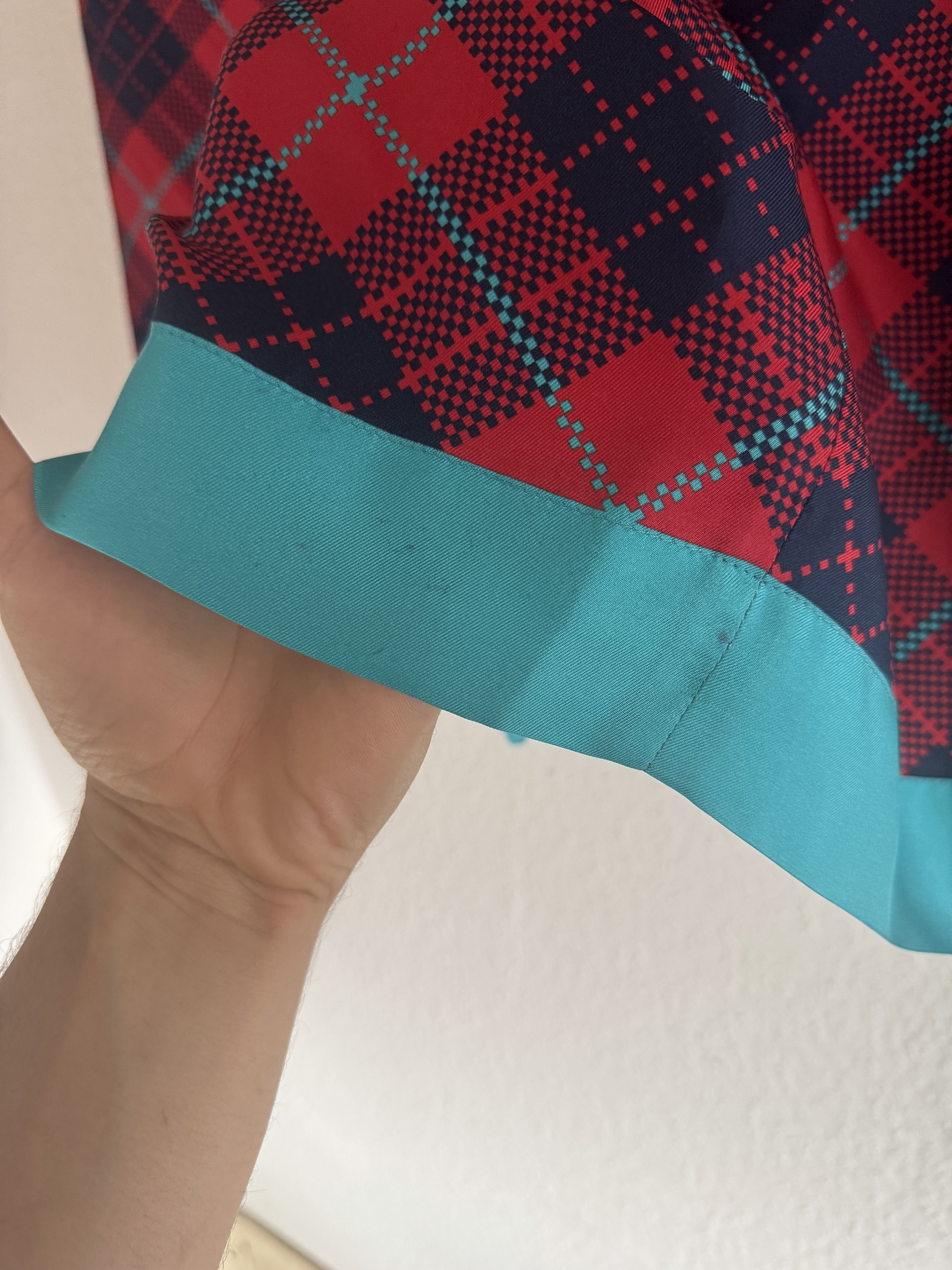 Gucci Checkered Silk Shorts with Blue Hem Size US 34 / EU 50 - 8 Thumbnail