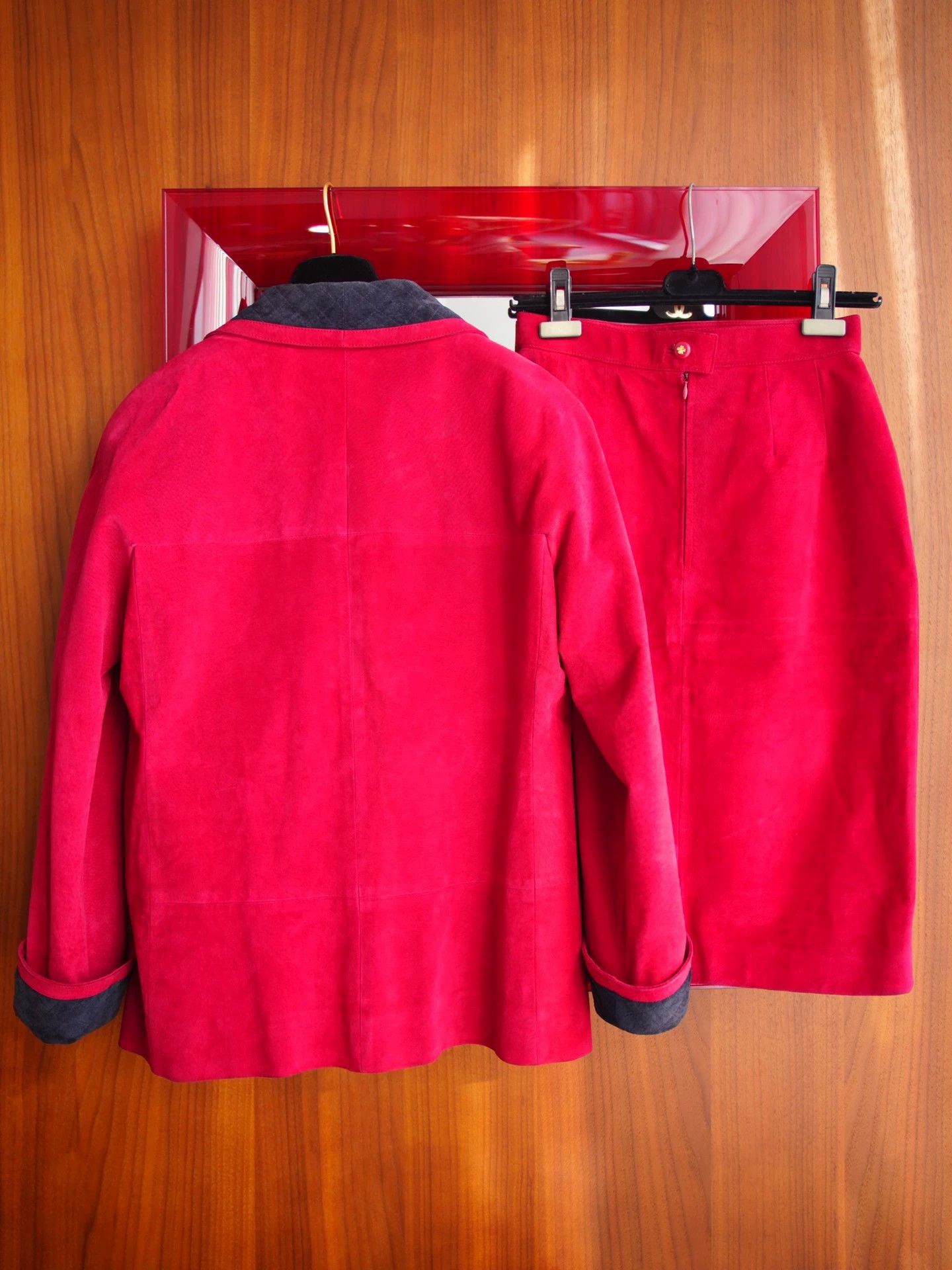 Chanel Chanel 1990 FW Runway 2-Piece Suit Crimson Navy Suede Fr40 Size L / US 10 / IT 46 - 7 Thumbnail