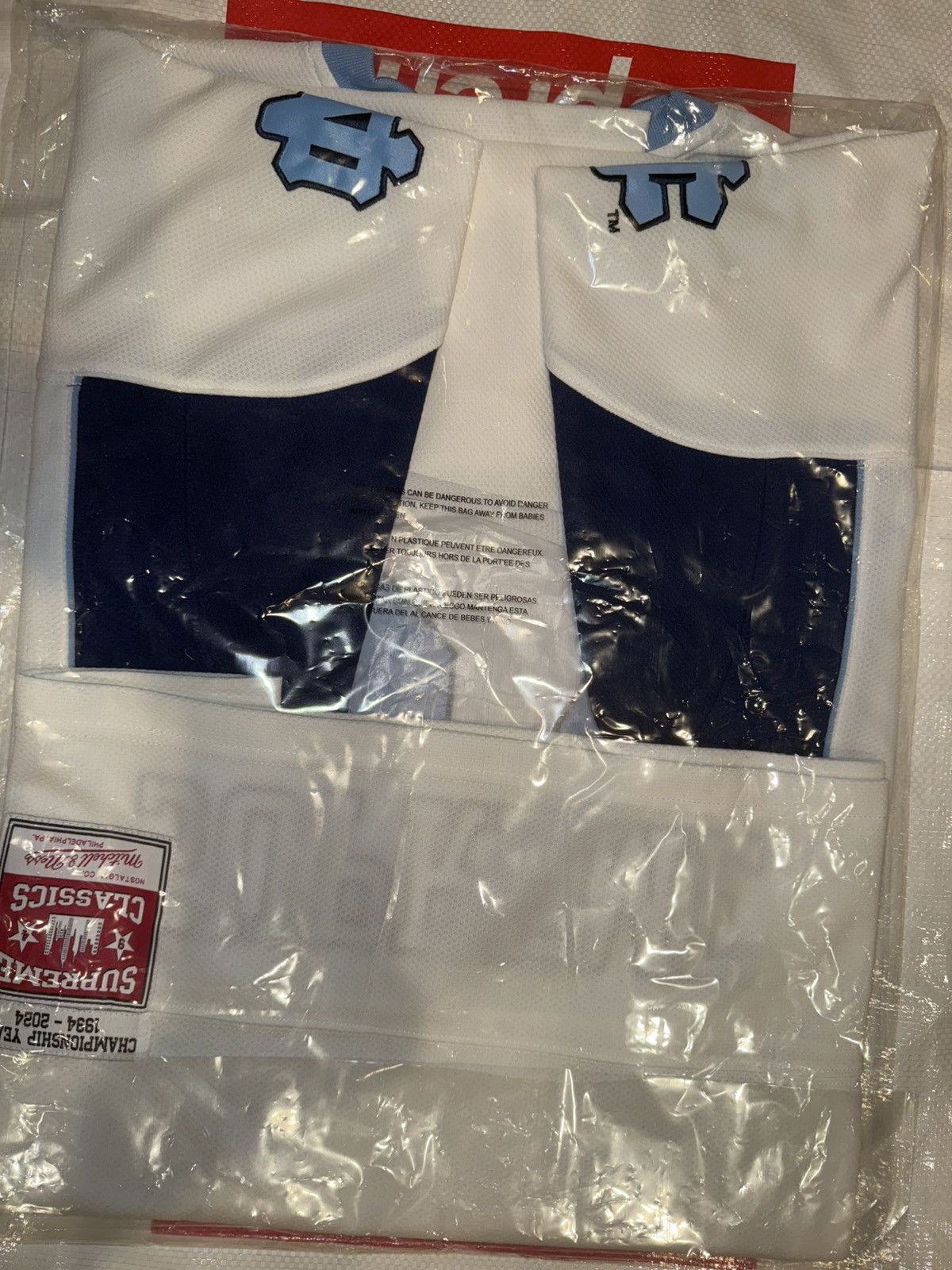 Mitchell & Ness × NCAA × Supreme Supreme Mitchell & Ness NCAA UNC Hockey Jersey Size US XXL / EU 58 / 5 - 2 Thumbnail
