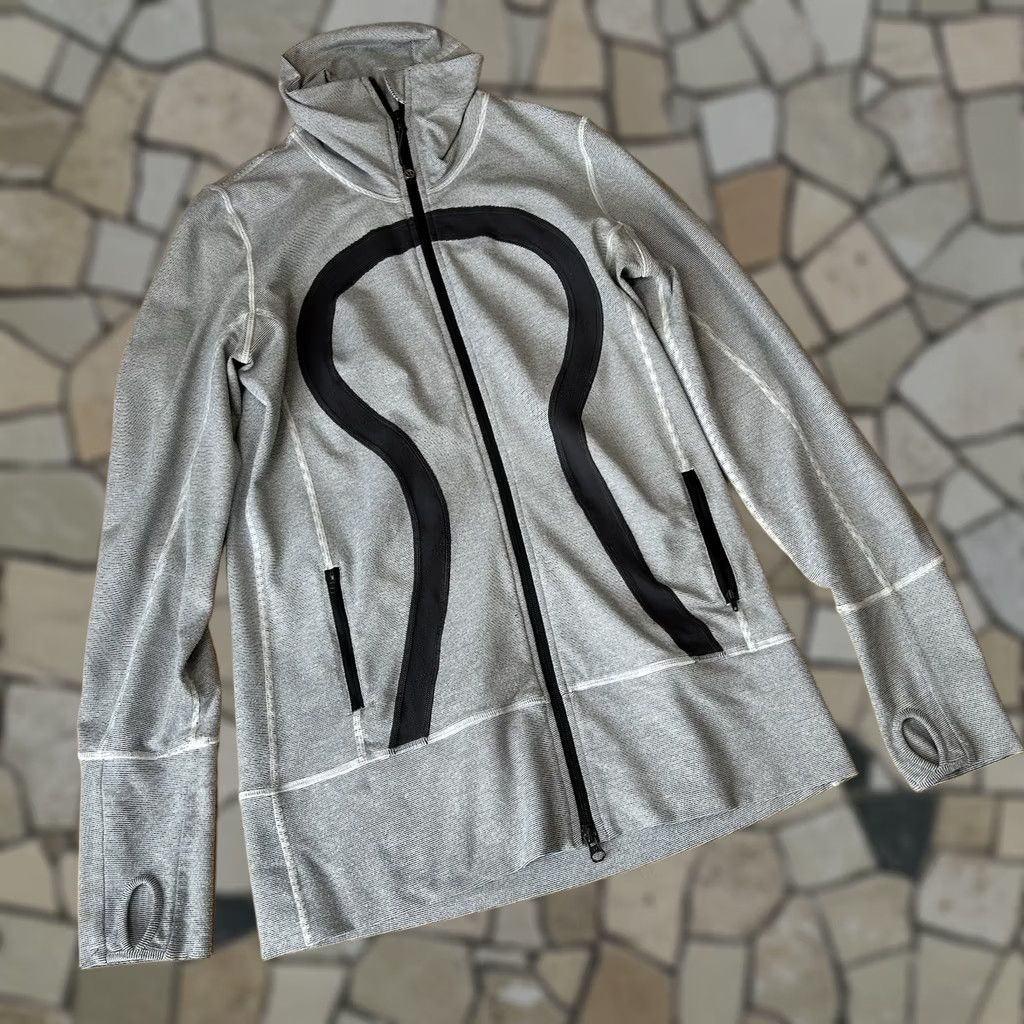 Lululemon VINTAGE Lululemon In Stride Jacket Full Zip Long Sleeve Women’s 10 White / Dark Gray Athletic Jacket Womens 10 Regular Size L / US 10 / IT 46 - 1 Thumbnail