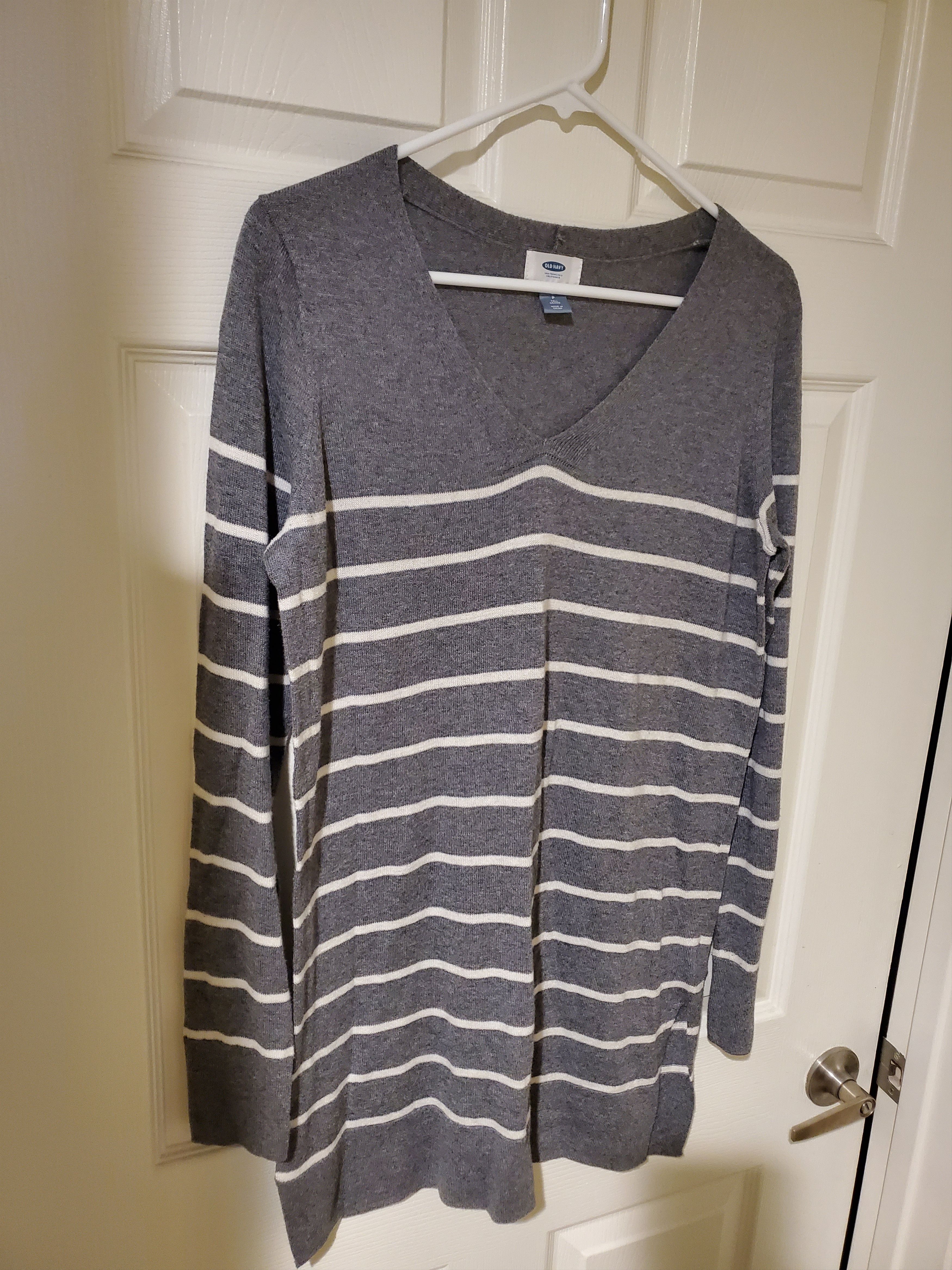 Old Navy Old Navy Gray + White Striped Long Sweater (size small tall) Size S / US 4 / IT 40 - 2 Thumbnail