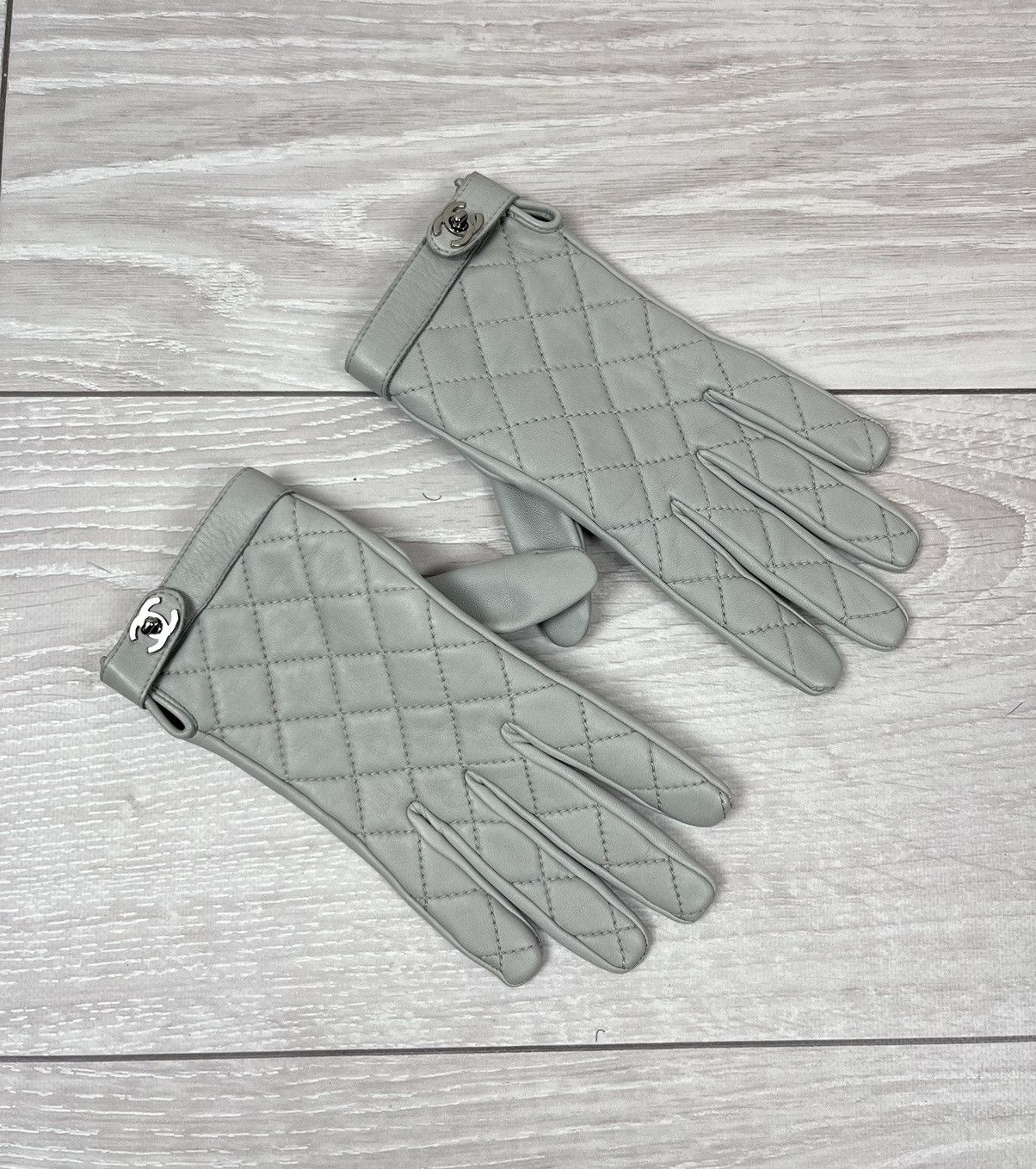 Chanel Chanel Luxury Grey Leather Lambskin Silk Lining Logo Gloves Size ONE SIZE - 3 Thumbnail