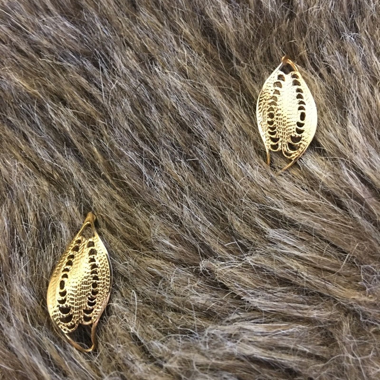 Vintage Vintage gold tone curved leaf pierced earrings Size ONE SIZE - 3 Thumbnail