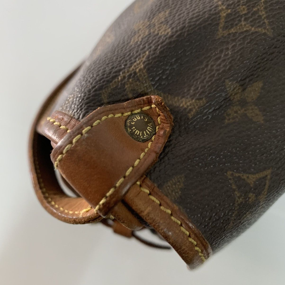 Louis Vuitton Louis Vuitton Monogram Saumur 30 Slingbag Size ONE SIZE - 9 Thumbnail