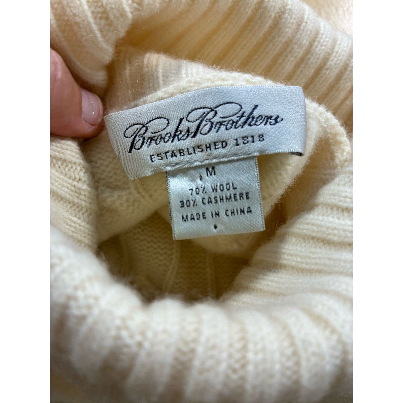 Brooks Brothers y2k Cashmere Cable Knit sleeveless Turtleneck Sweater wool M Size M / US 6-8 / IT 42-44 - 2 Thumbnail