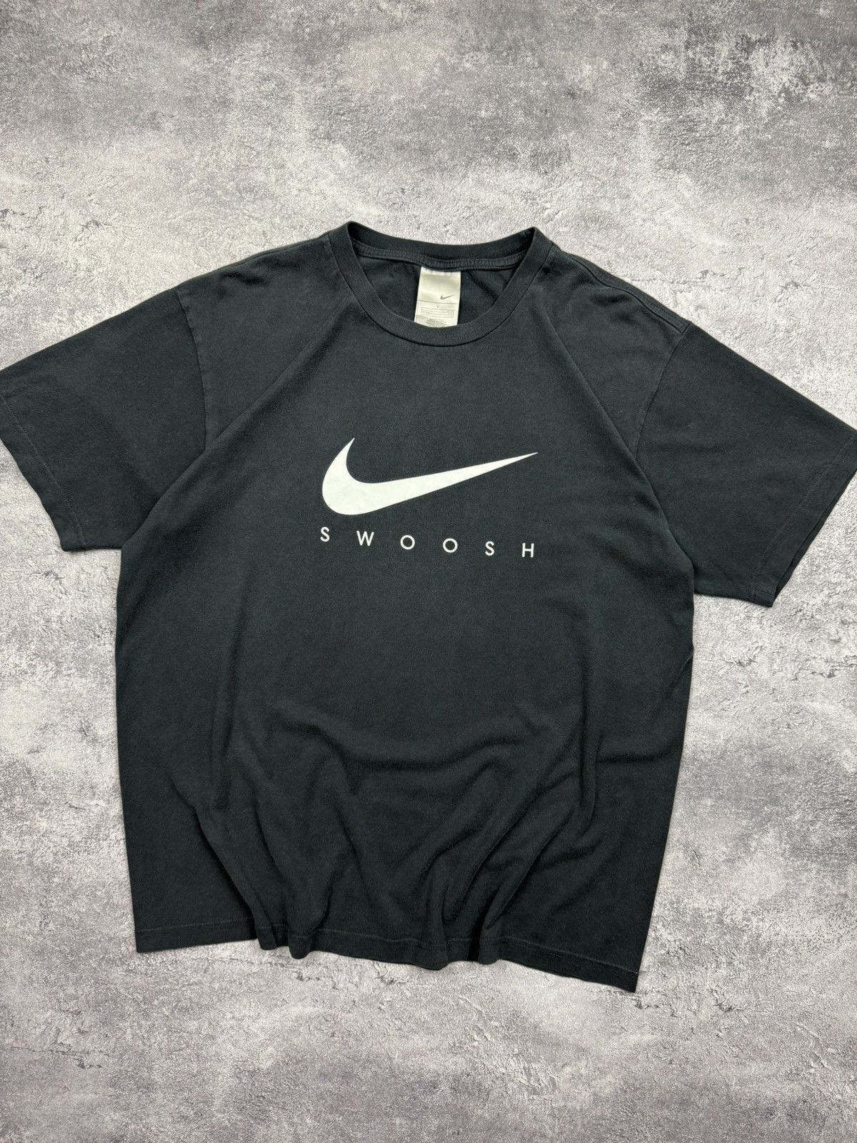 Nike Vintage 90s Nike Swoosh T-Shirt Big Logo Rare Retro Tee Y2K Size US L / EU 52-54 / 3 - 6 Thumbnail
