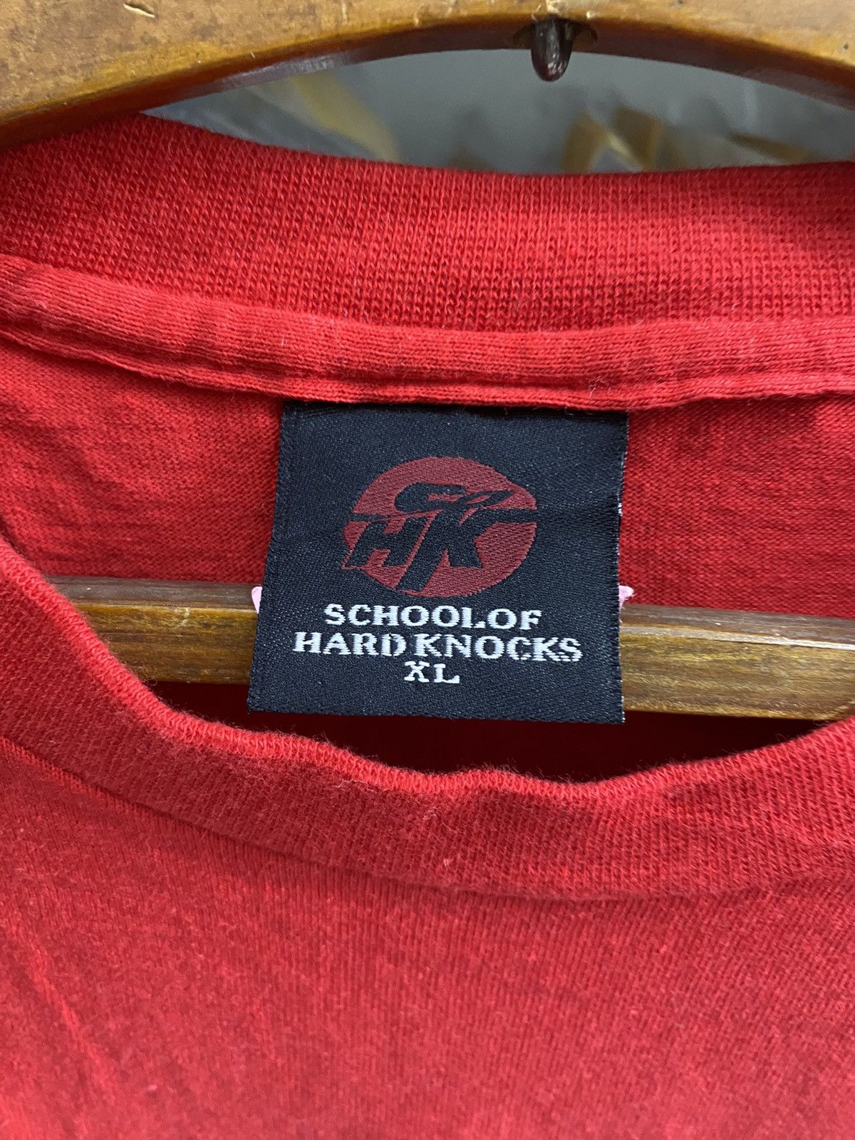 Vintage SCHOOL OF HARD KNOCK TSHIRT Size US L / EU 52-54 / 3 - 10 Thumbnail
