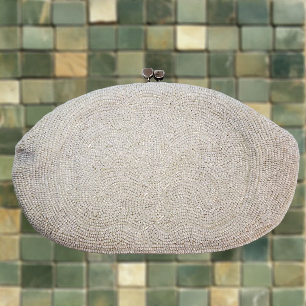 Vintage VINTAGE Ivory Seed Bead Clutch 1950s Eveningwear Woman 8"x5" Fleur De Lis Beaded Japan Womens Clutch Size ONE SIZE - 1 Thumbnail