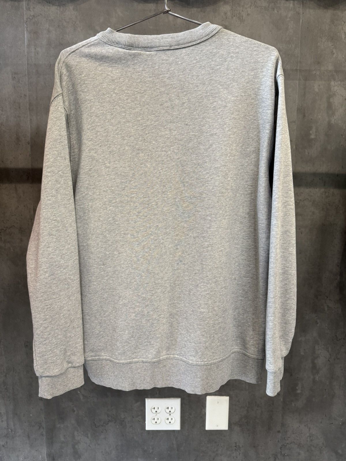 Burberry BURBERRY GREY CREWNECK SIZE L Size US L / EU 52-54 / 3 - 5 Thumbnail