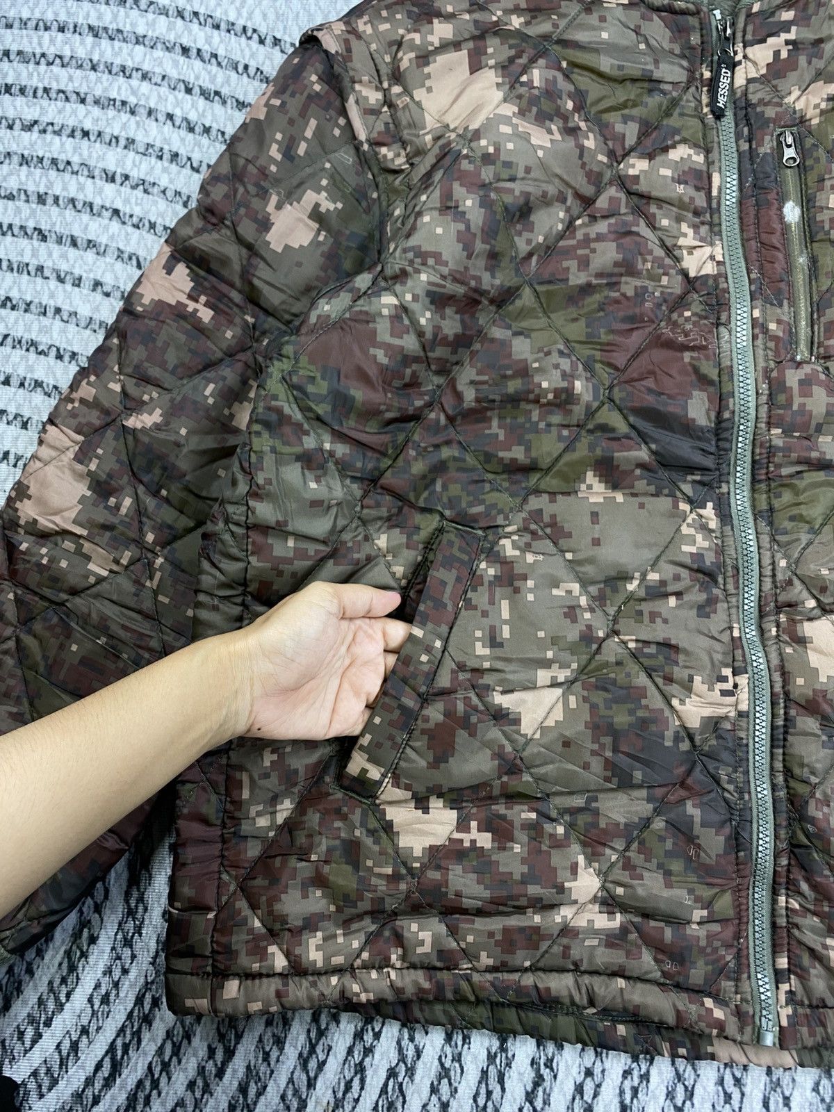 Japanese Brand Vintage Hessed Army Camo Rare Puffer Zipper Jacket Size US M / EU 48-50 / 2 - 6 Thumbnail