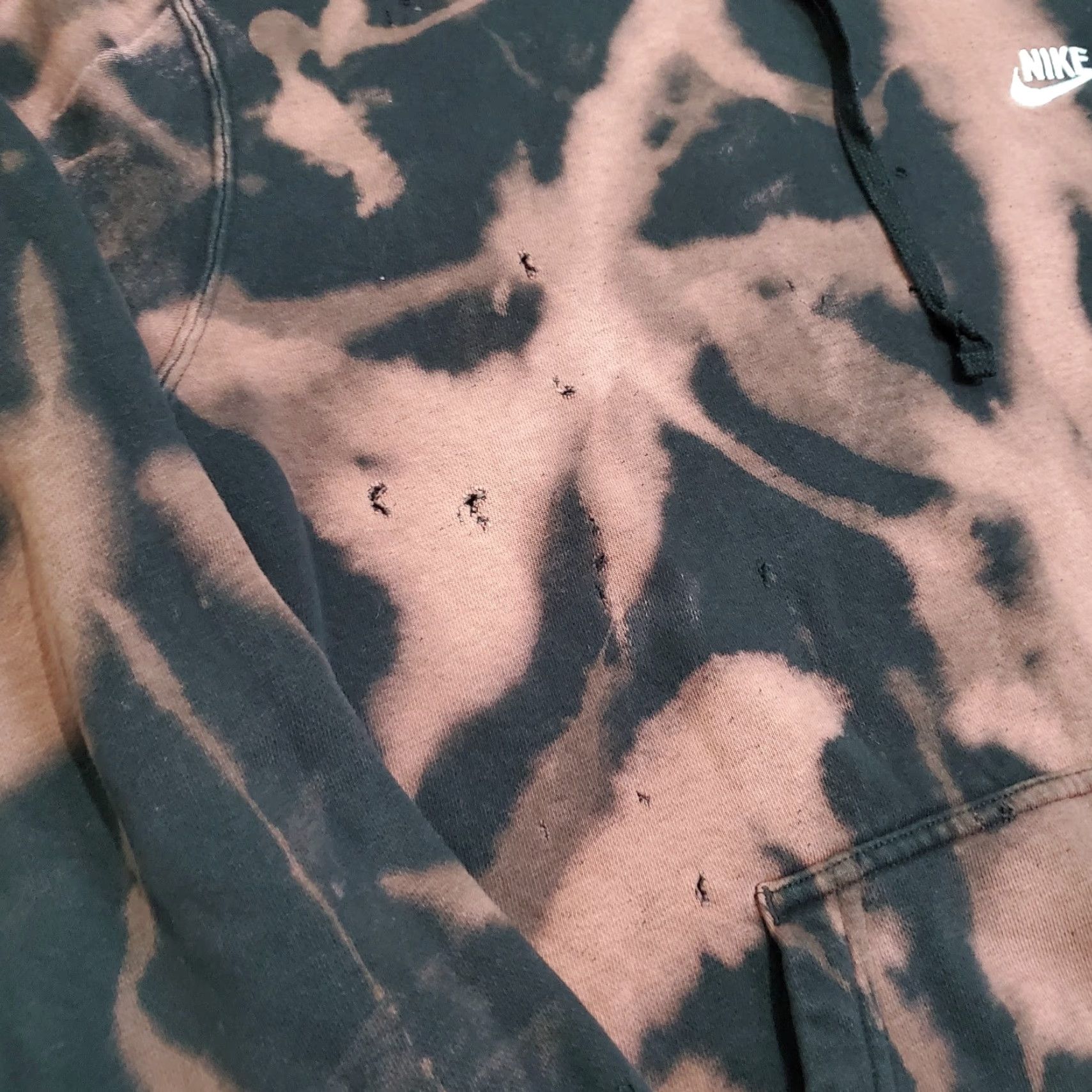 Nike VINTAGE Nike Swoosh Custom Bleach Tie-dye Hoodie Sweatshirt Upcycled Reworked Sz Medium Size US M / EU 48-50 / 2 - 5 Thumbnail