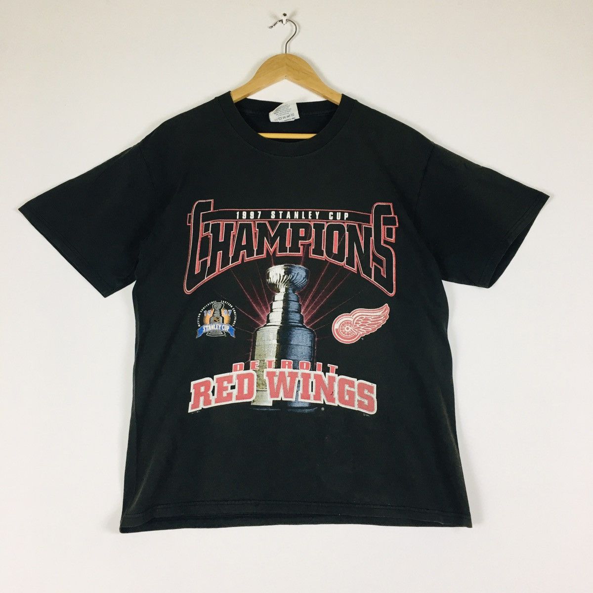 Lee × NHL × Nutmeg Vintage 1997 Faded Stanley Cup Detroit Red Wings Size US M / EU 48-50 / 2 - 1 Thumbnail