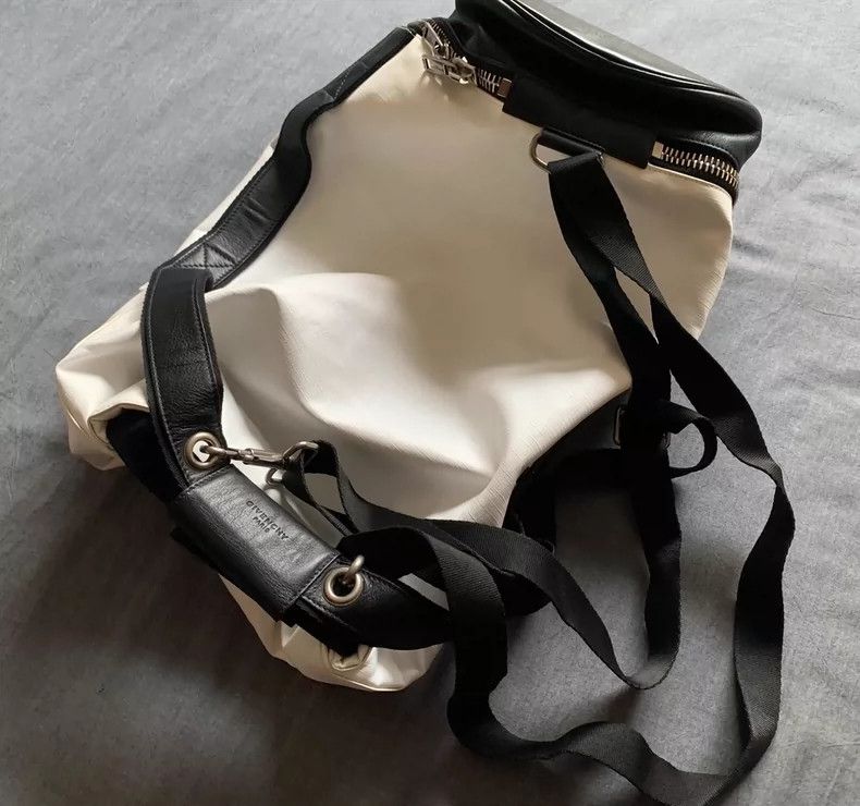 Givenchy Givenchy Two-Shoulder Multi-Use Bucket Bag Size ONE SIZE - 6 Thumbnail