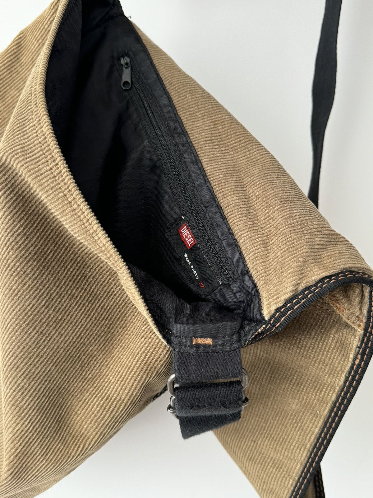 Diesel × Vintage Vintage Y2K Diesel Avant Garde Corduroy Crossbody Bag Size ONE SIZE - 4 Thumbnail