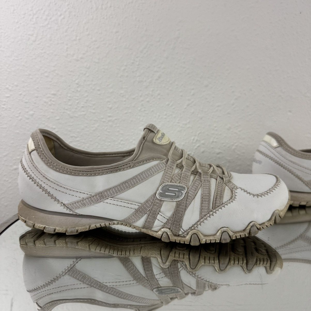 SKECHERS SKECHERS Vintage Y2K 2000s White Leather Sporty Slip Ons Size US 9.5 / IT 39.5 - 4 Thumbnail