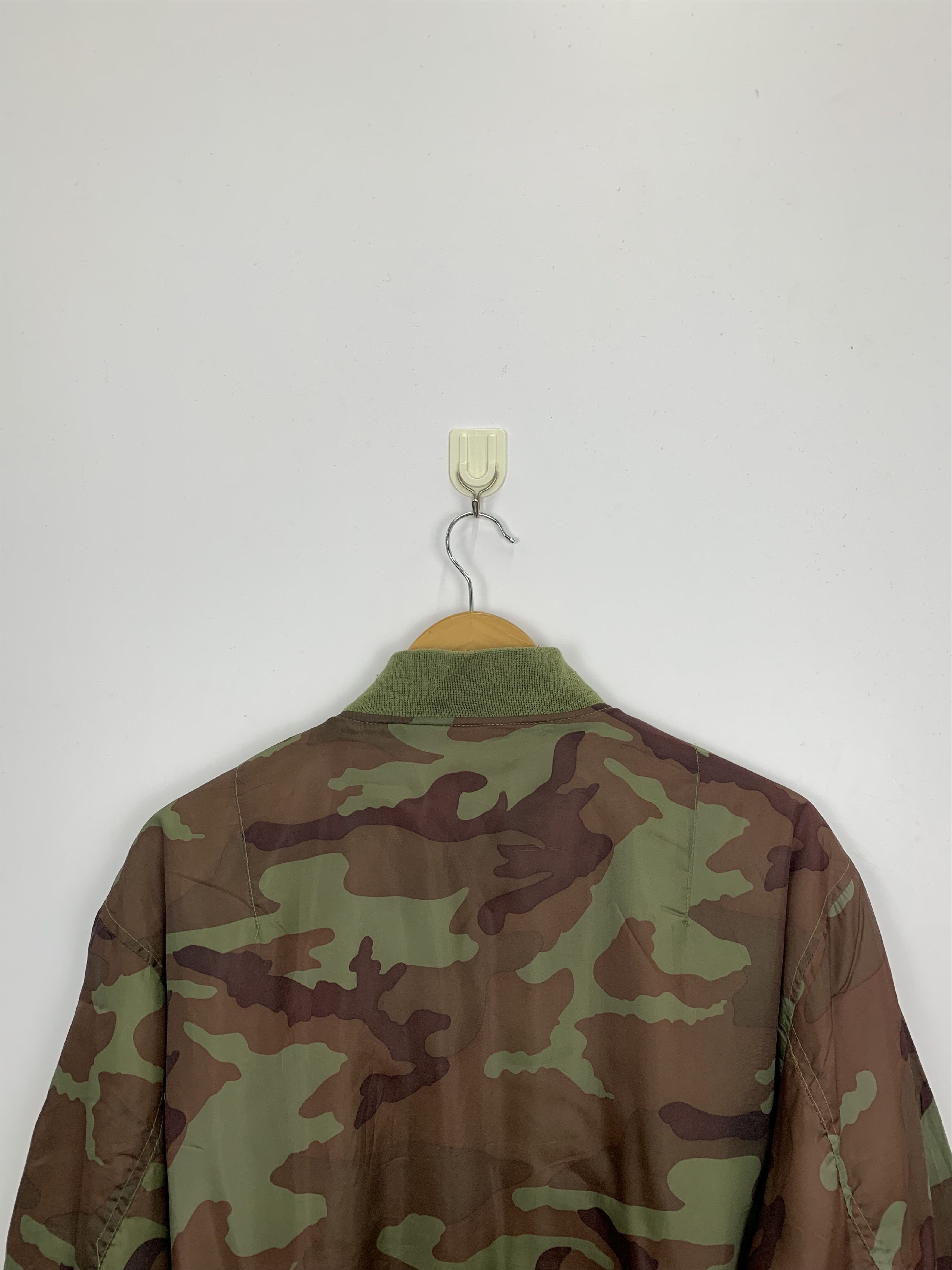 Vintage Vintage Camo Military Bomber Jacket J0798 Size US L / EU 52-54 / 3 - 4 Thumbnail