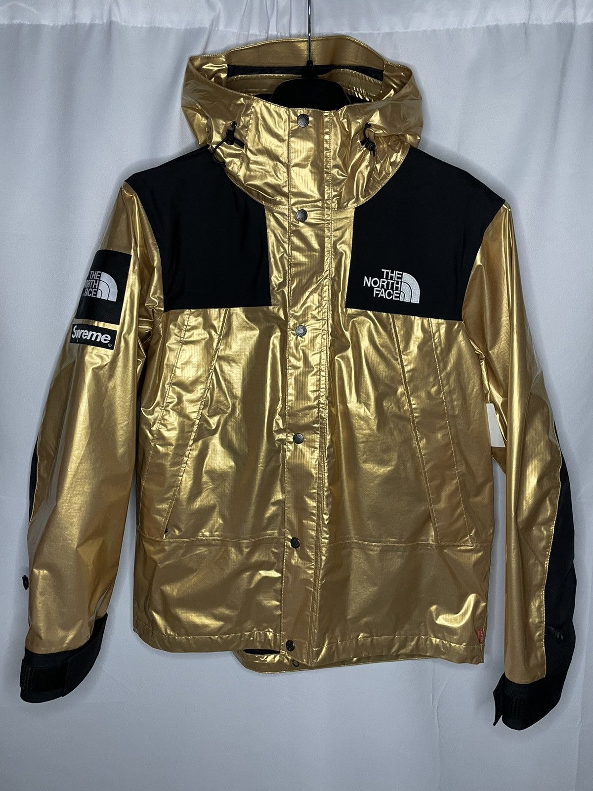 Supreme × The North Face Supreme x TNF Metallic Gold Mountain Parka Size US M / EU 48-50 / 2 - 1 Thumbnail