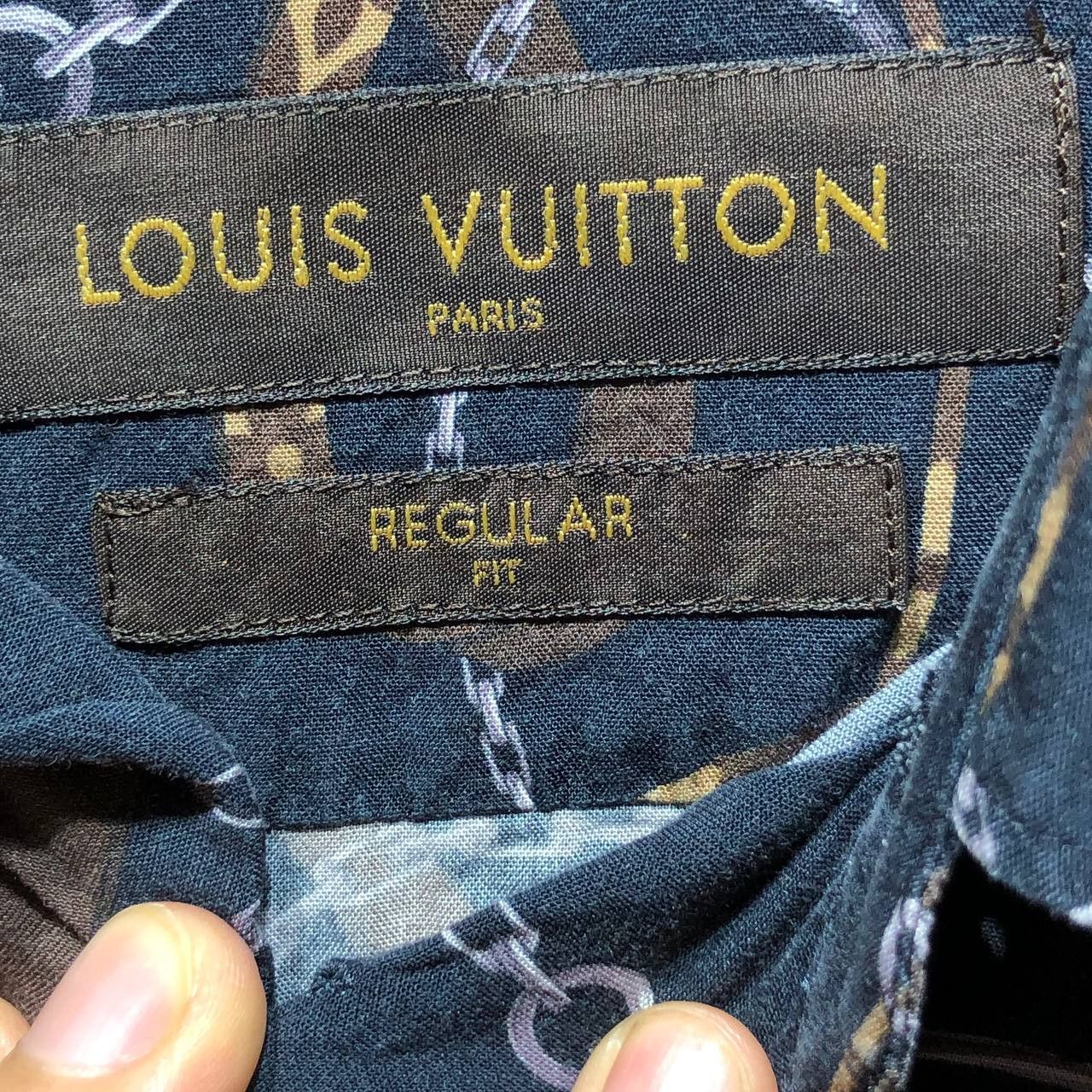Louis Vuitton Louis Vuitton Chain Silk Button Down L/S Size US L / EU 52-54 / 3 - 12 Thumbnail