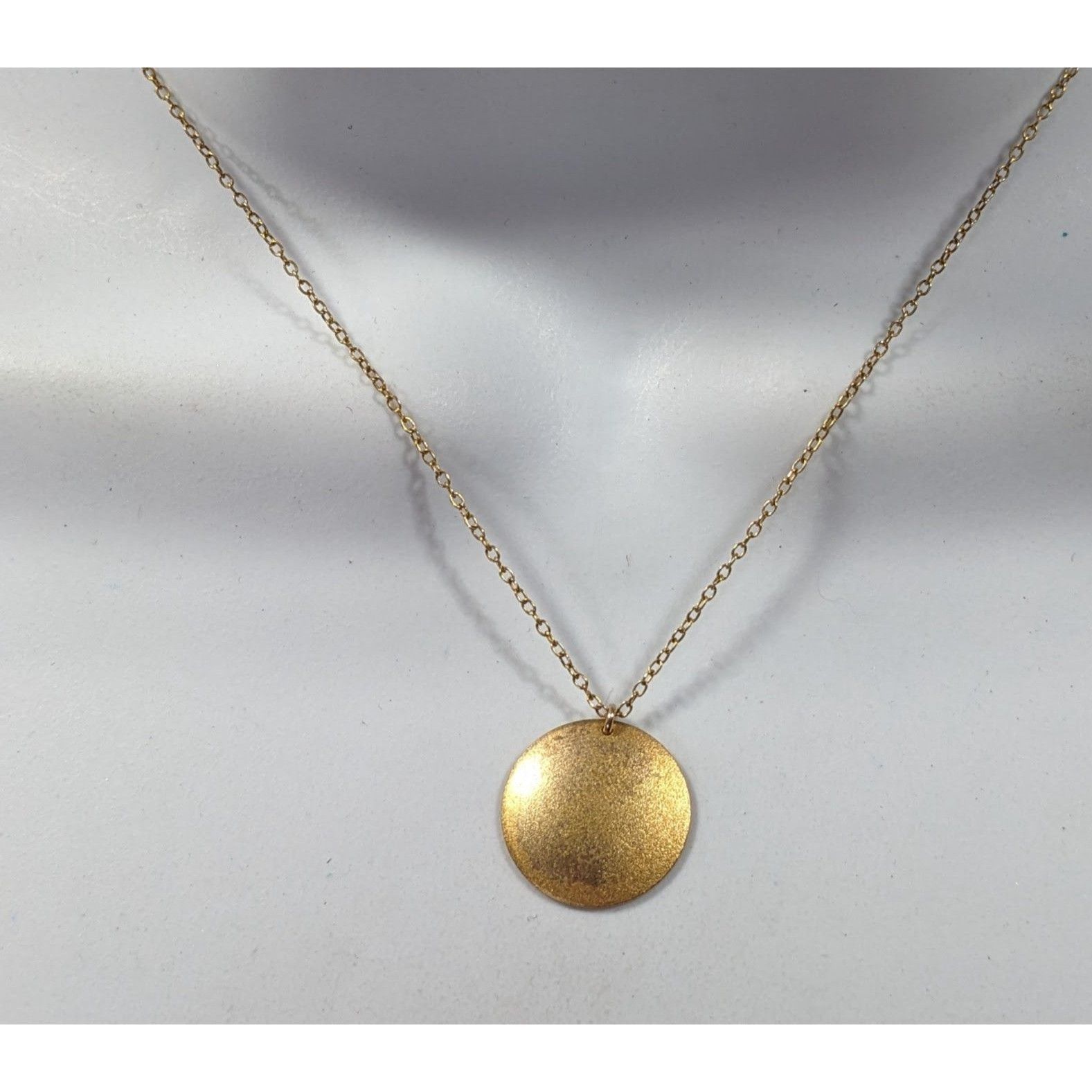 Other Modern Elegant Gold Tone Frosted Circle Pendant Necklace Size ONE SIZE - 4 Thumbnail