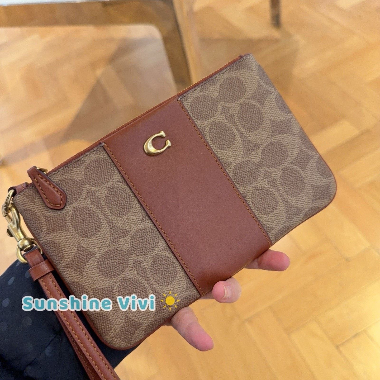 Coach NWT Coach Essential Small Wristlet CI189 Brass/Tan Caramel Size ONE SIZE - 5 Thumbnail