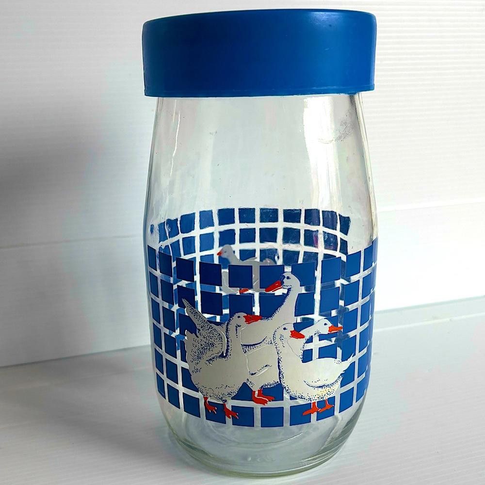 Designer 1982 Carlton 1.5 Liter Glass Storage Jar with goose Size ONE SIZE - 1 Thumbnail