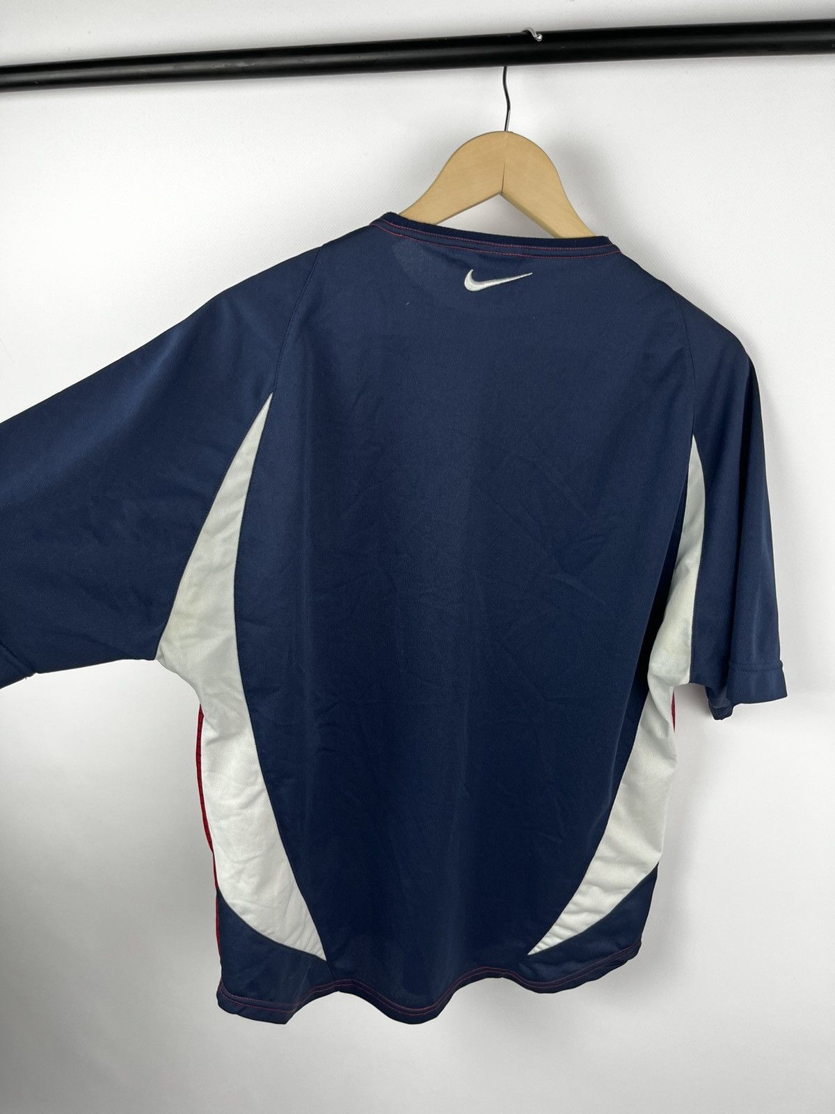 Nike Nike Central Logo Swoosh Vintage T-Shirt Red Size L Size US L / EU 52-54 / 3 - 11 Thumbnail