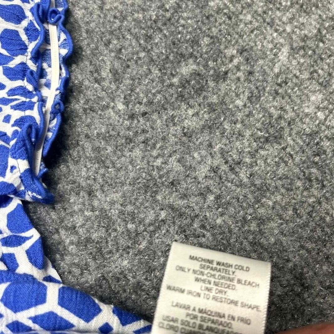 Vintage VINTAGE Jaclyn Smith Blouse Blouse S Womens Blue White Geometric Short Sleeve Scoop Neck New Size S / US 4 / IT 40 - 7 Thumbnail