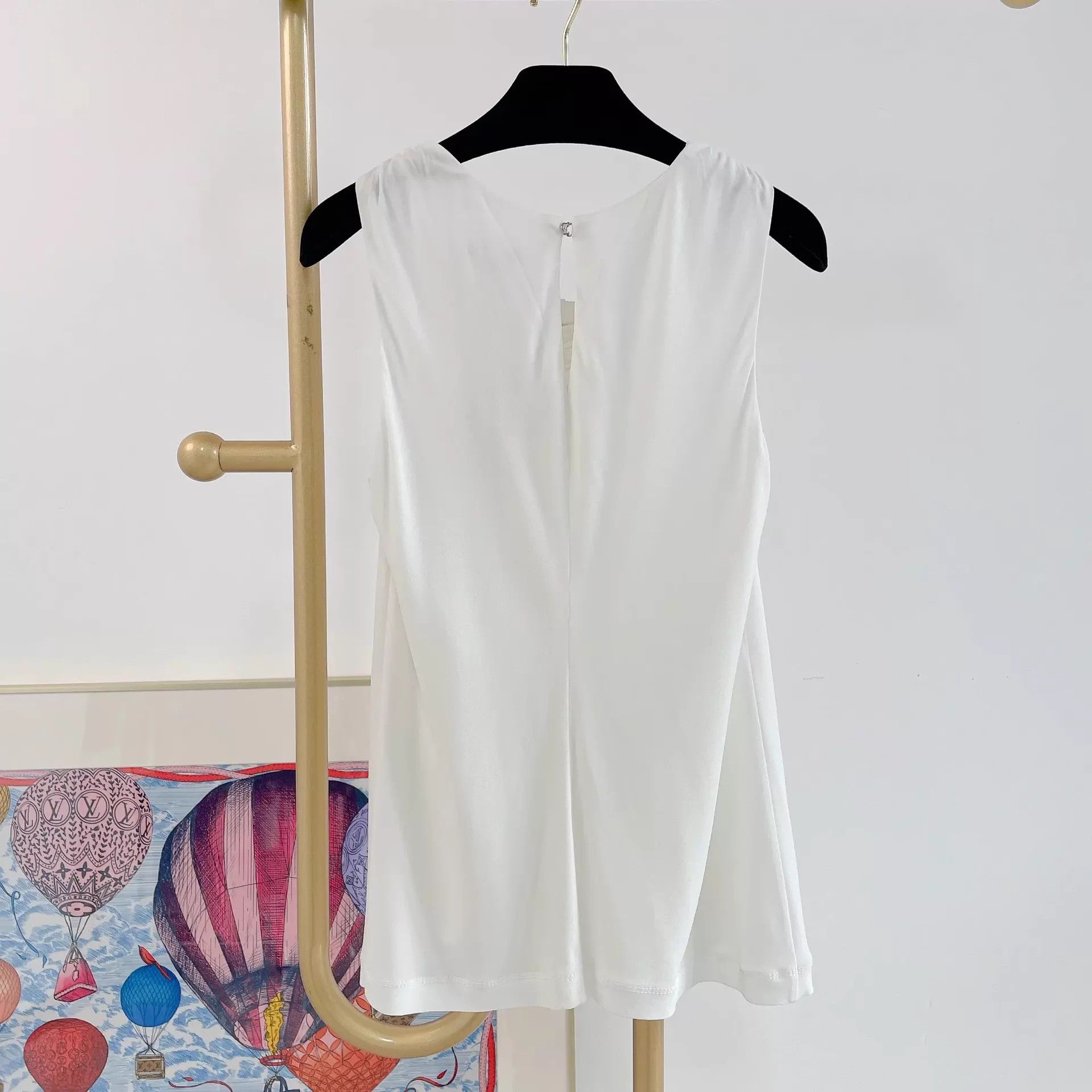 Louis Vuitton LV white sleeveless top pre-owned Size XS / US 0-2 / IT 36-38 - 2 Thumbnail